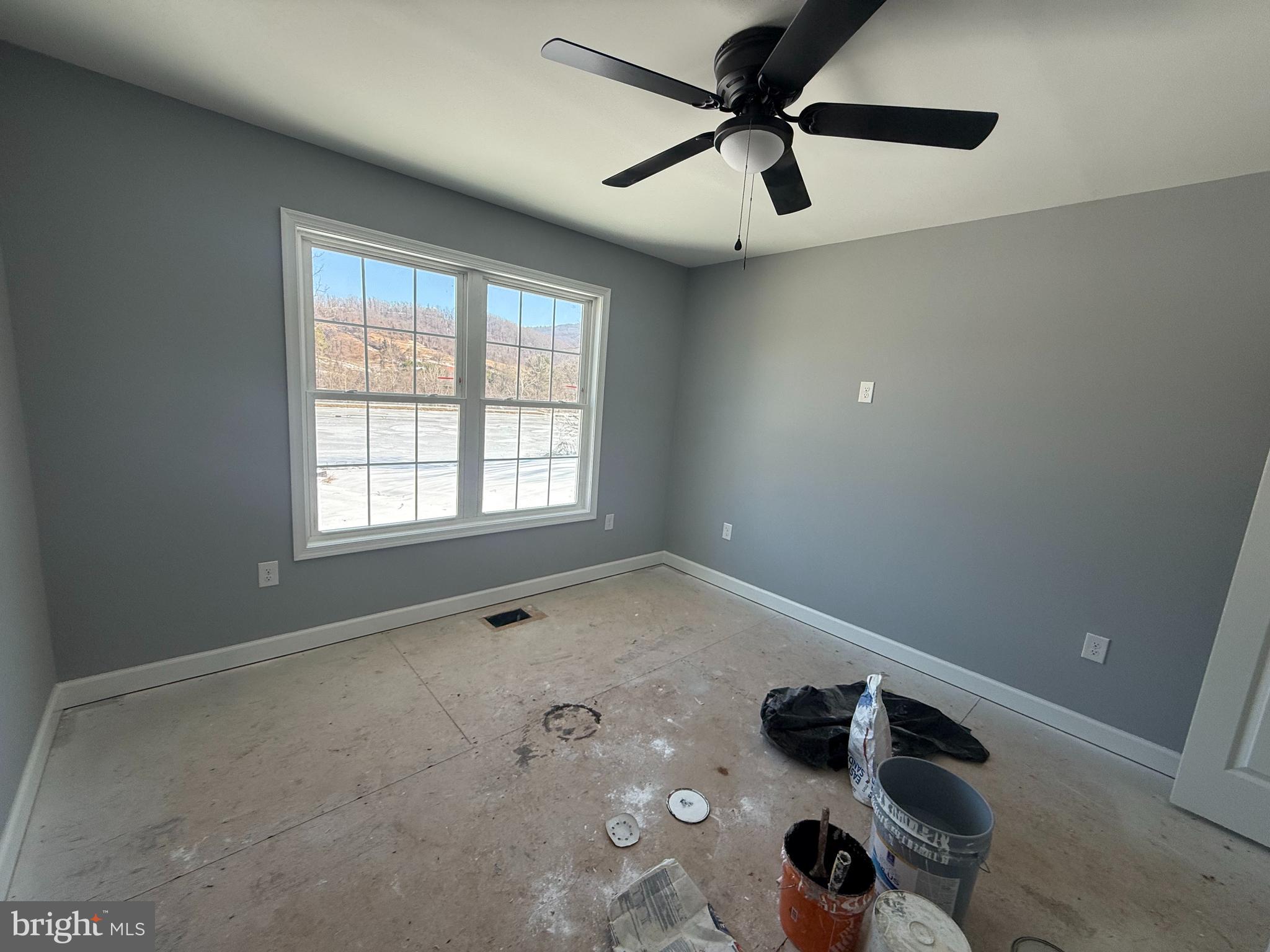 LAKE FRONT ROYAL - Residential