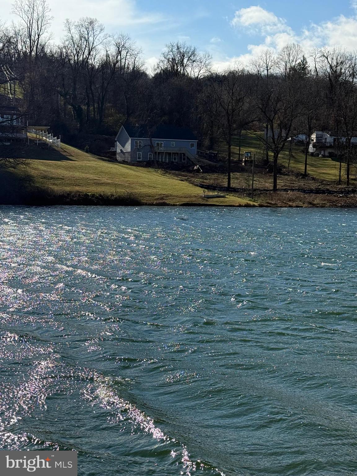 LAKE FRONT ROYAL - Residential