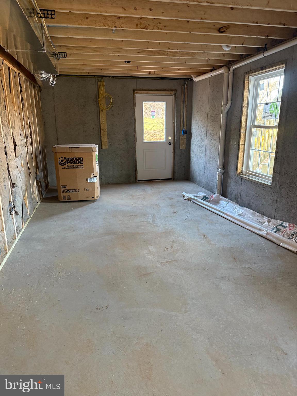 LAKE FRONT ROYAL - Residential