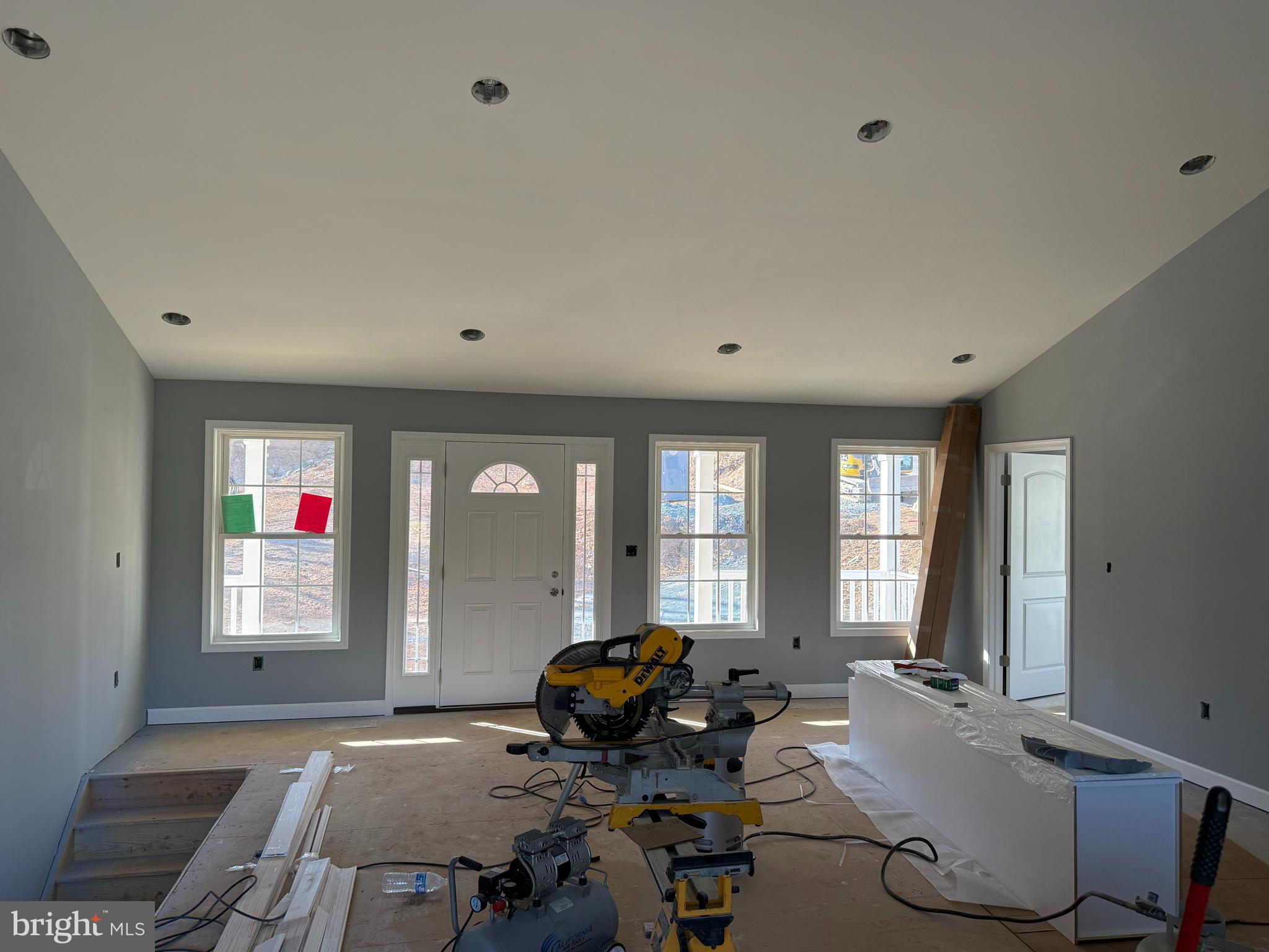 LAKE FRONT ROYAL - Residential