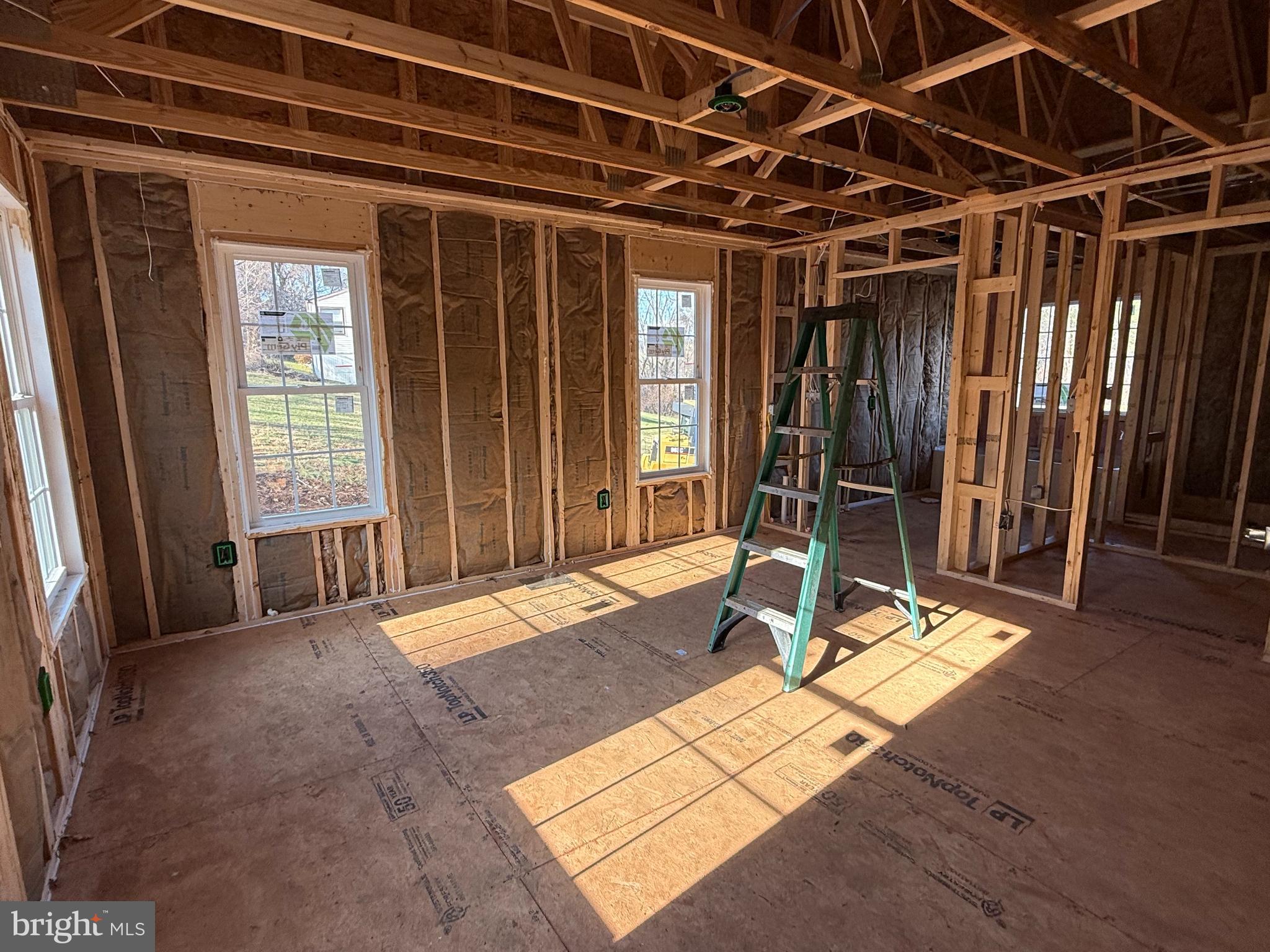 LAKE FRONT ROYAL - Residential