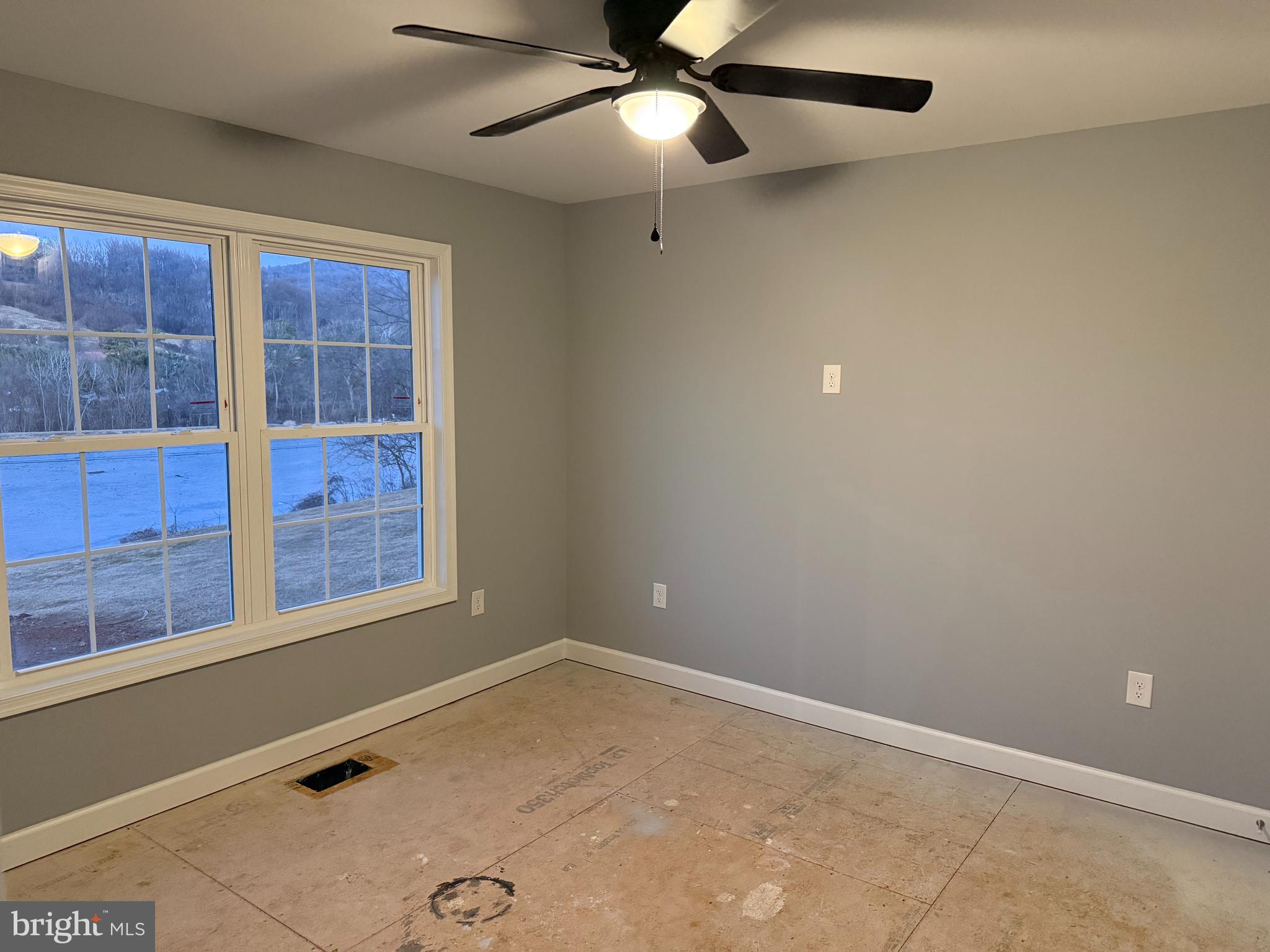 LAKE FRONT ROYAL - Residential