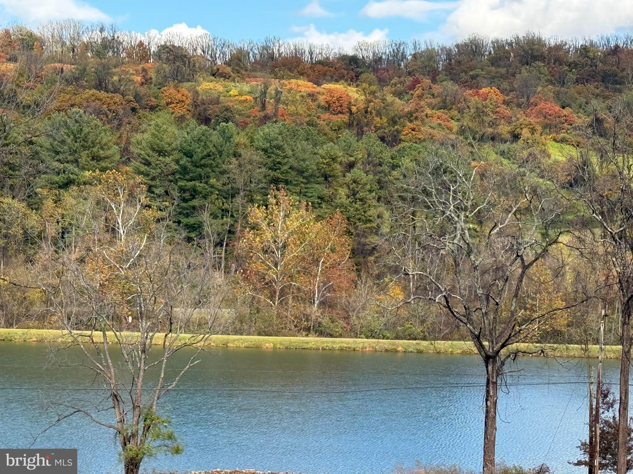 LAKE FRONT ROYAL - Residential