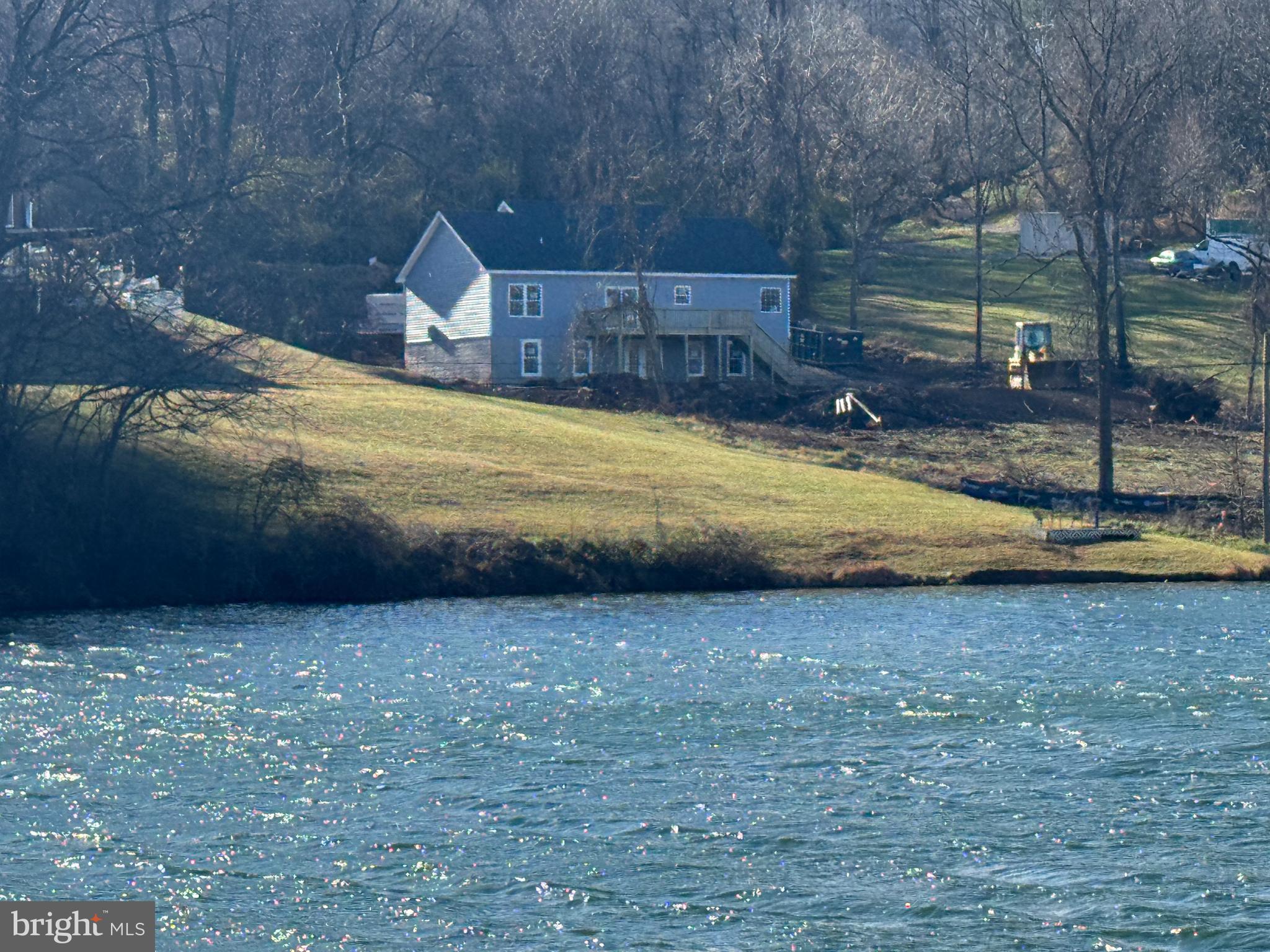 LAKE FRONT ROYAL - Residential