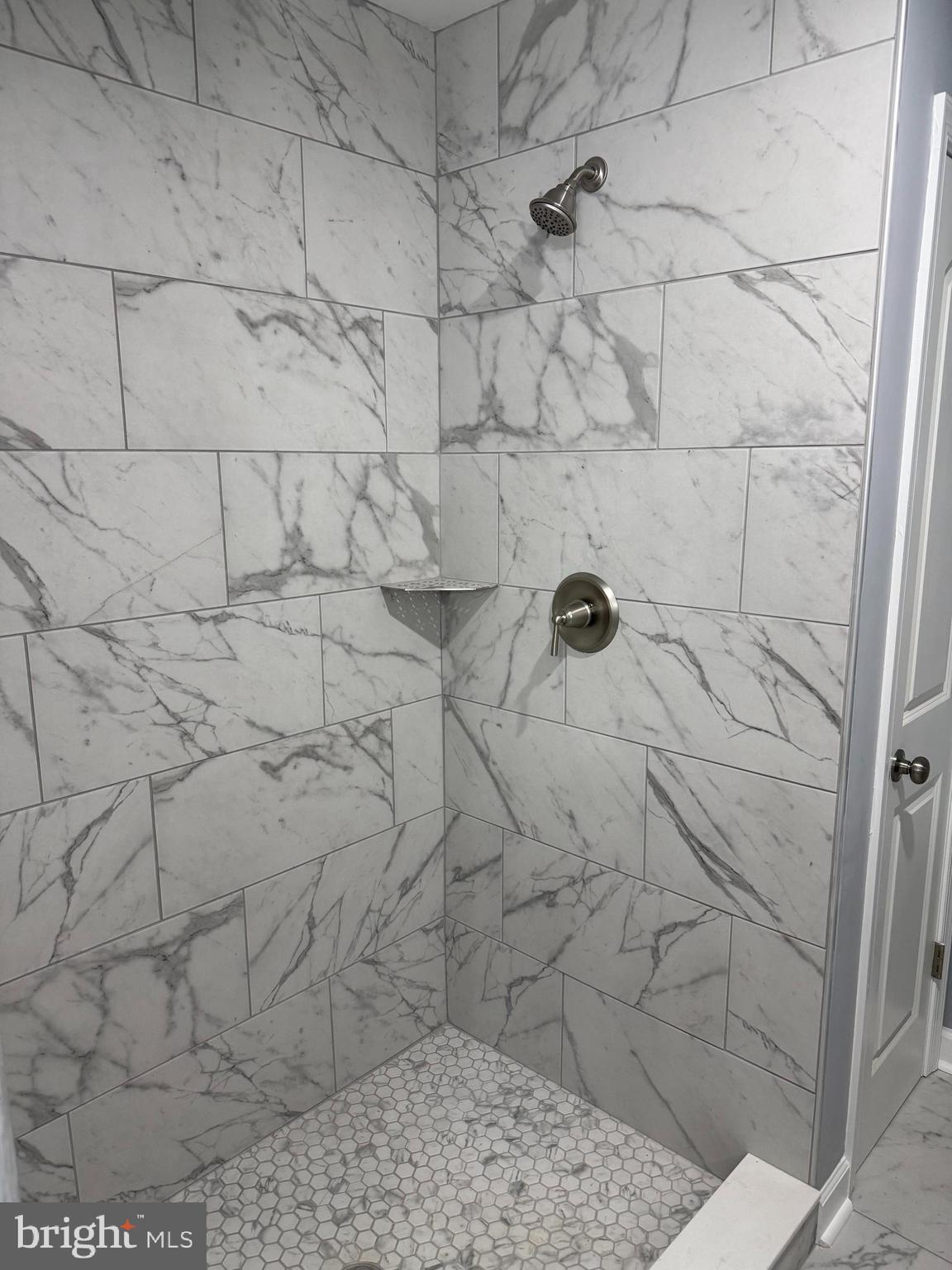 LAKE FRONT ROYAL - Residential