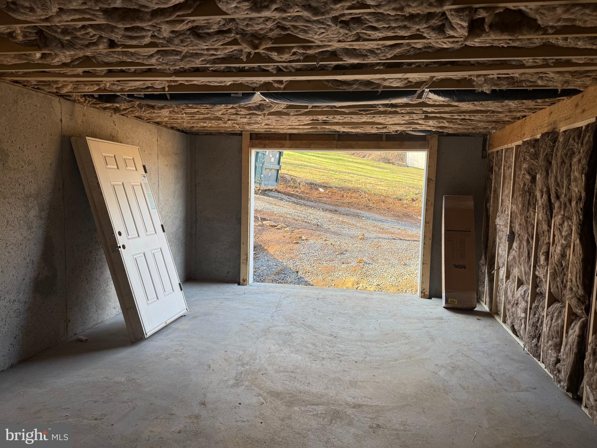 LAKE FRONT ROYAL - Residential