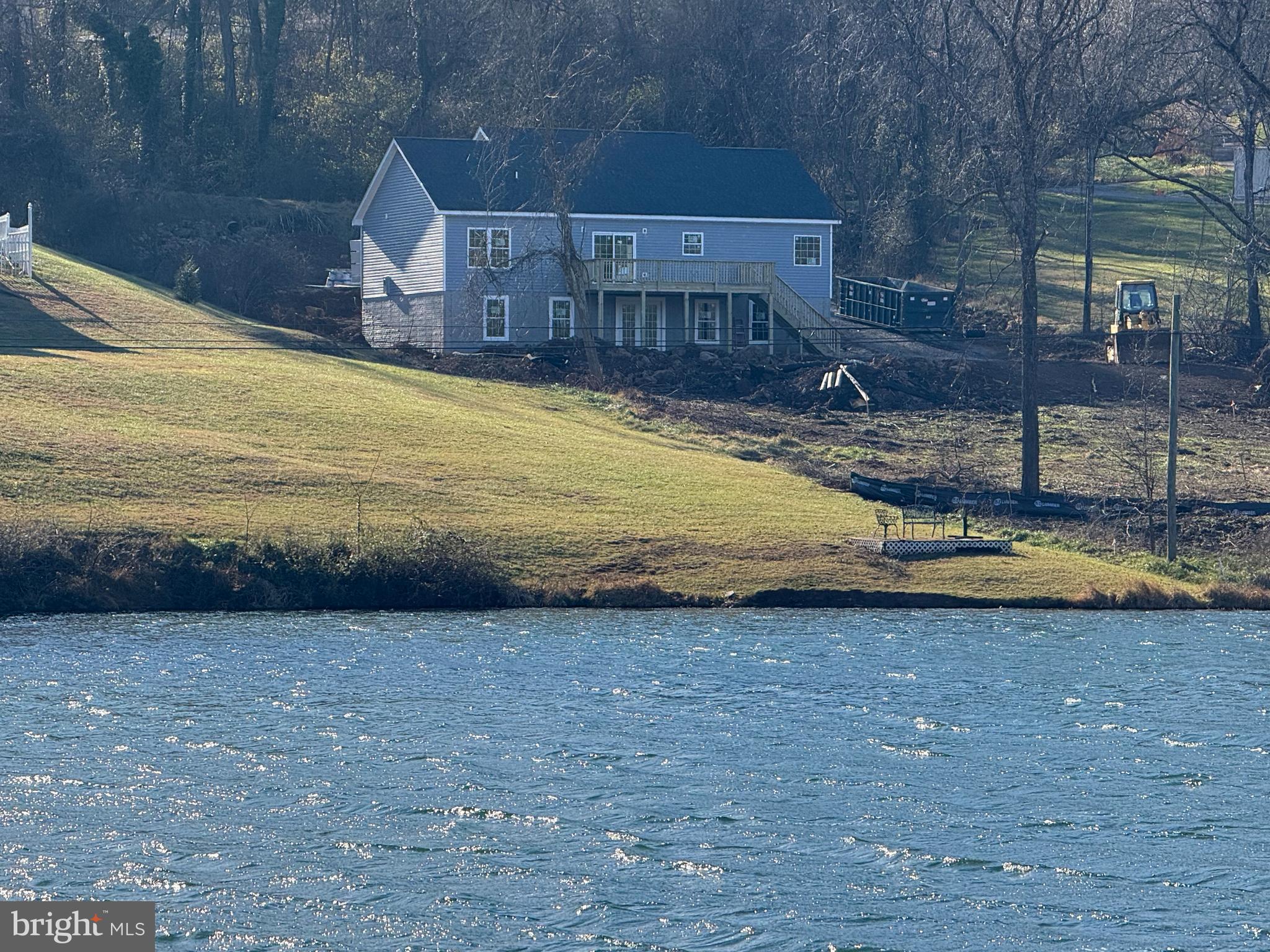 LAKE FRONT ROYAL - Residential