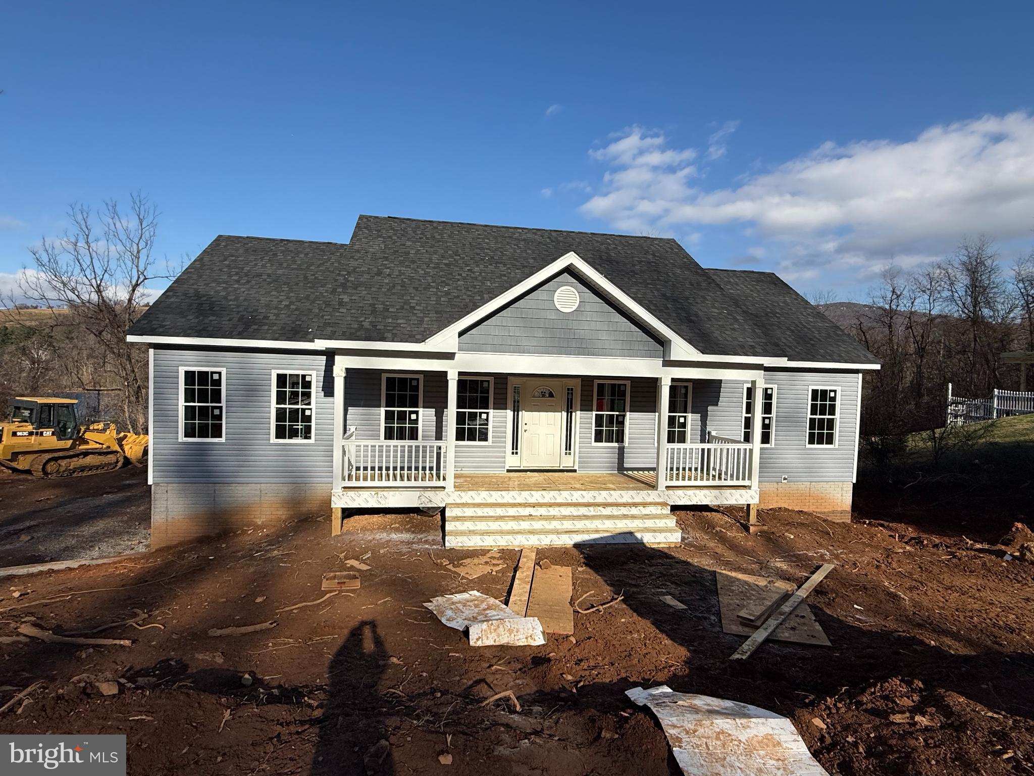 LAKE FRONT ROYAL - Residential