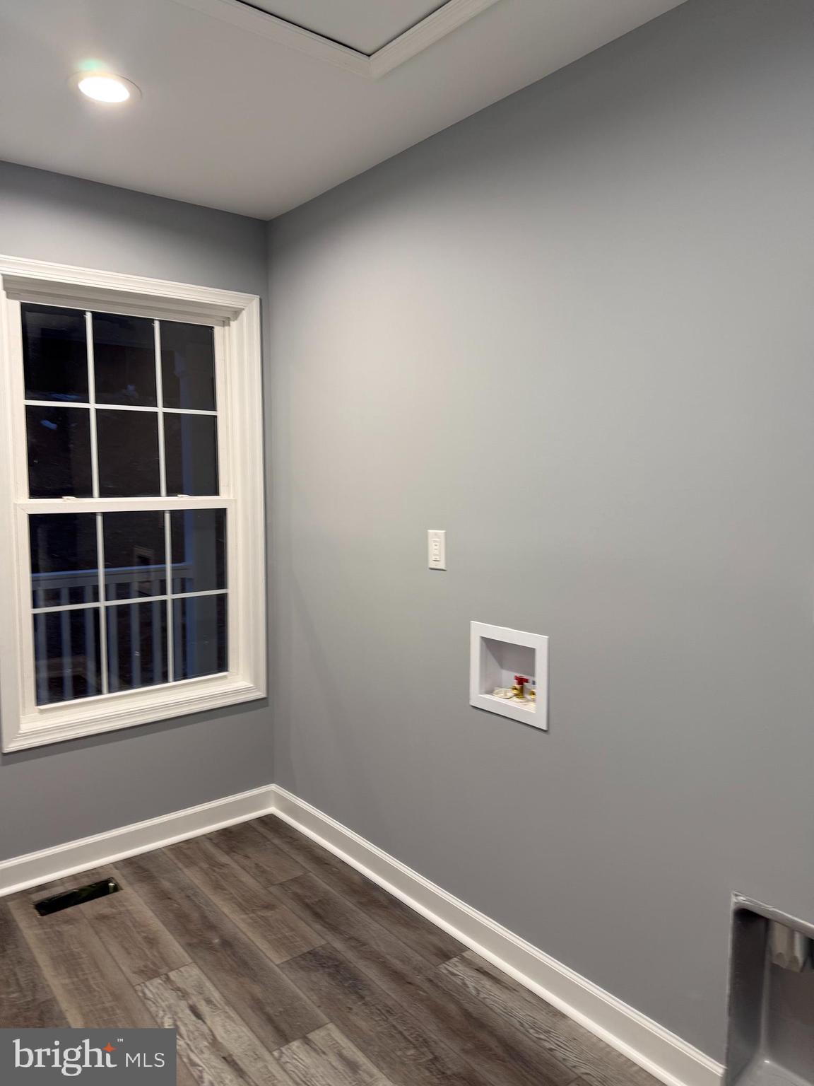 LAKE FRONT ROYAL - Residential