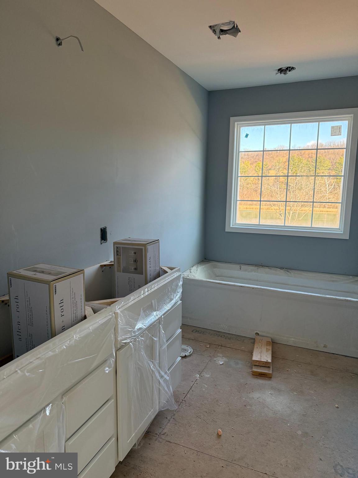 LAKE FRONT ROYAL - Residential