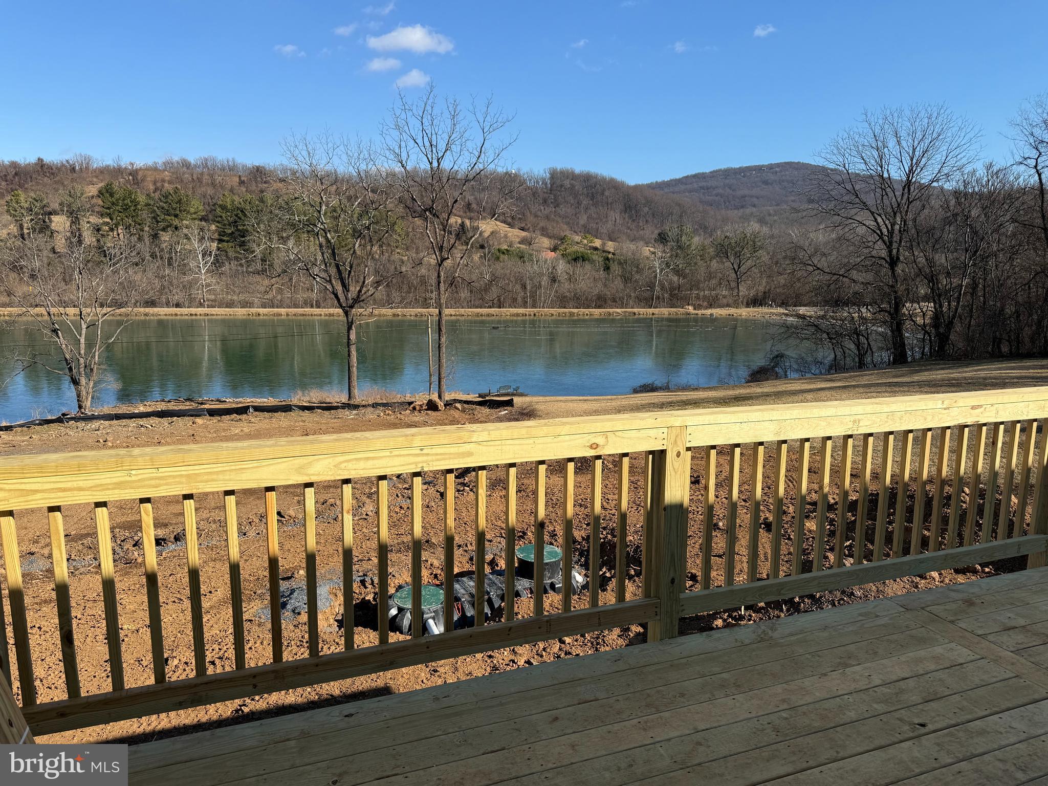 LAKE FRONT ROYAL - Residential