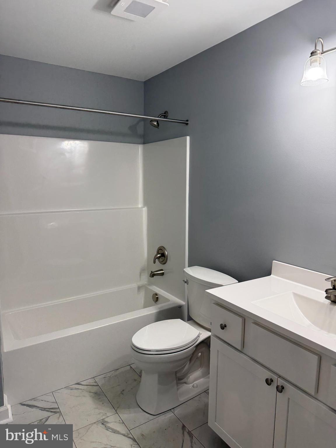 LAKE FRONT ROYAL - Residential