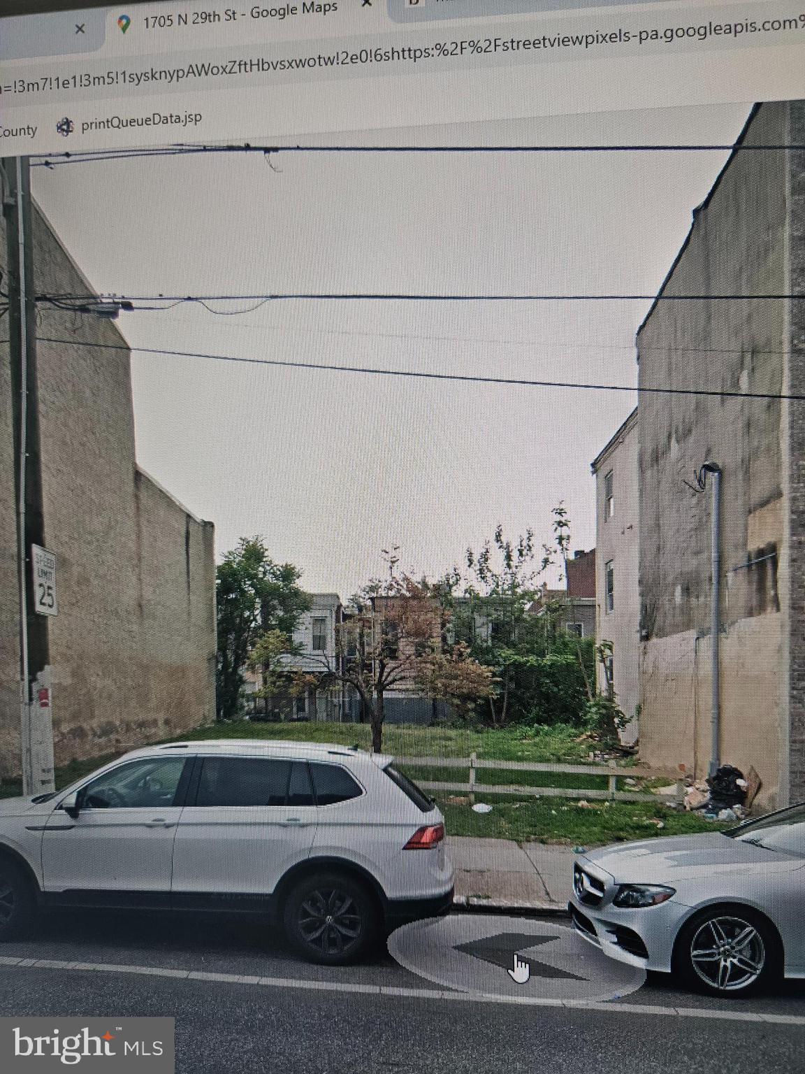 Main image without alt text