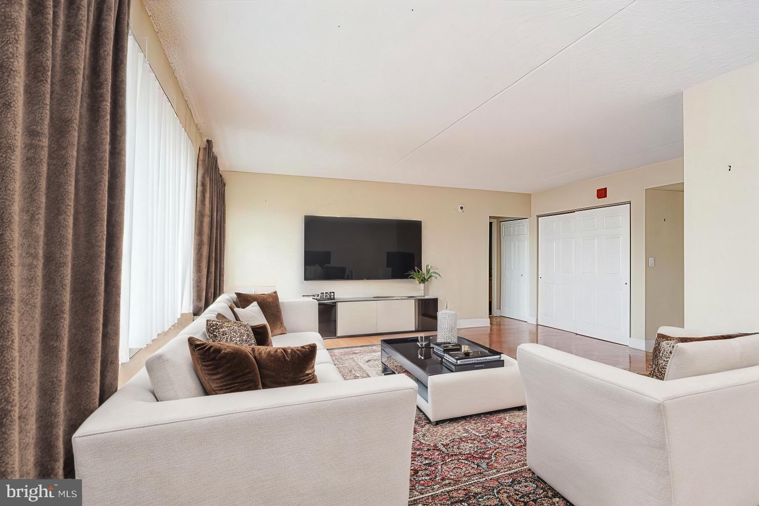 ABBOTTS SQUARE - Residential