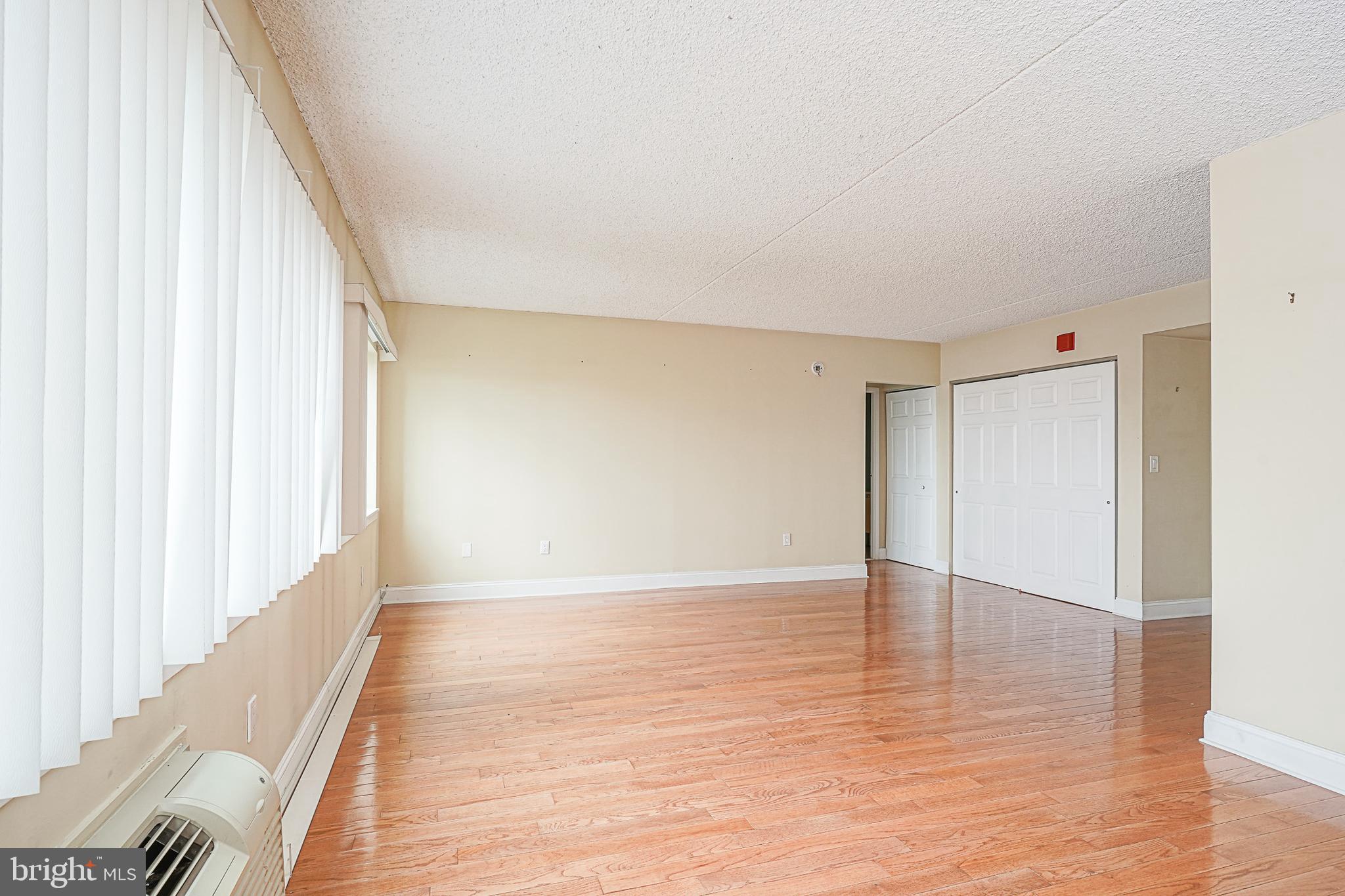 ABBOTTS SQUARE - Residential