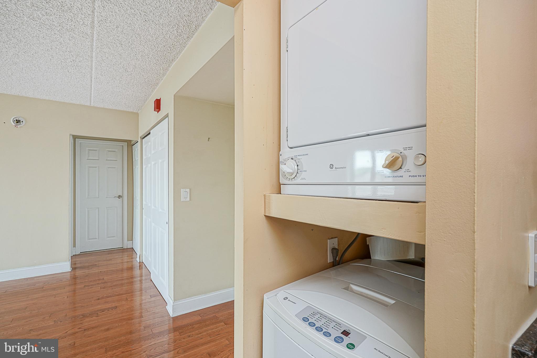 ABBOTTS SQUARE - Residential