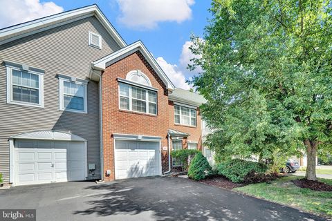 Townhouse For Rent - 307 Bollen Court<br/> PENNINGTON, NJ 08534