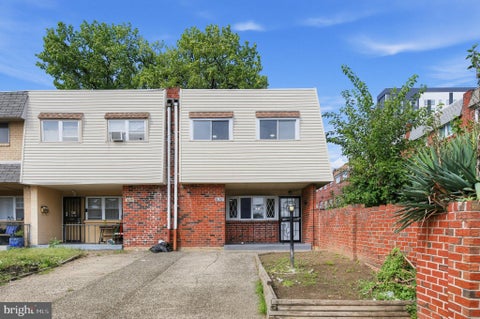 Townhouse For Sale - 1630 N 10th Street<br/> PHILADELPHIA, PA 19122