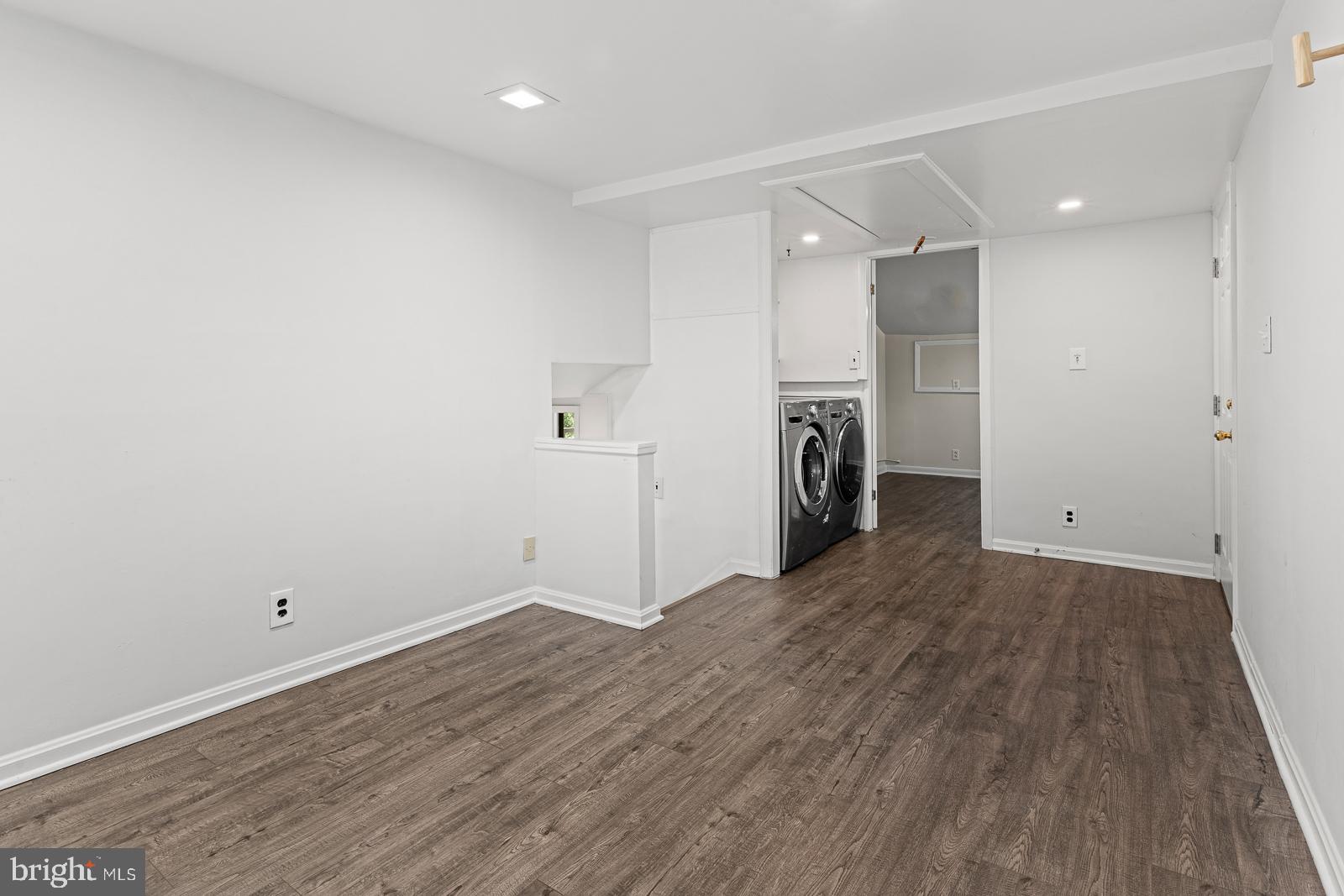 VILLAGE OF OAKLAND MILLS - Residential