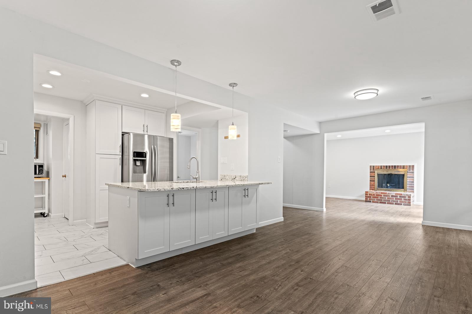 VILLAGE OF OAKLAND MILLS - Residential