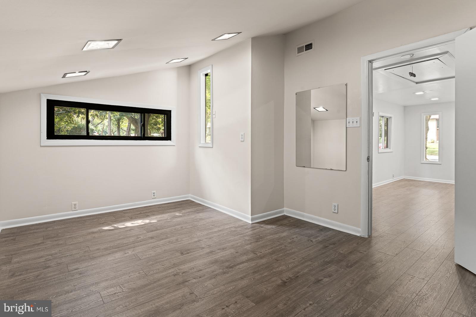 VILLAGE OF OAKLAND MILLS - Residential