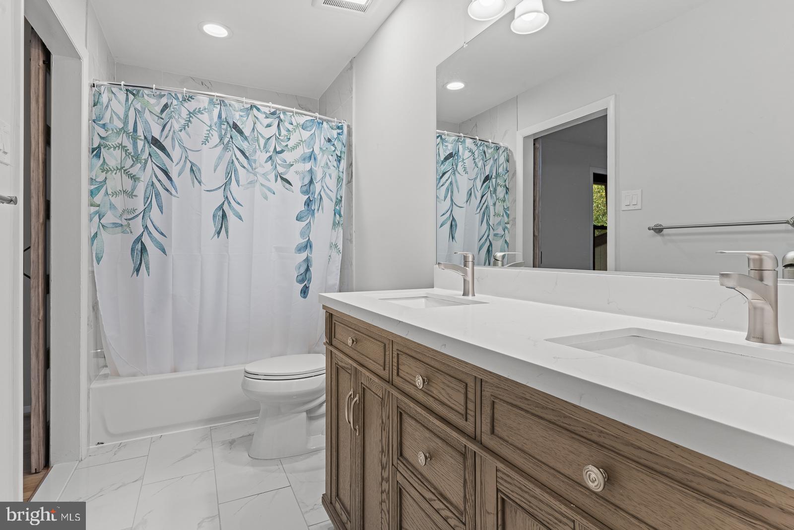 VILLAGE OF OAKLAND MILLS - Residential