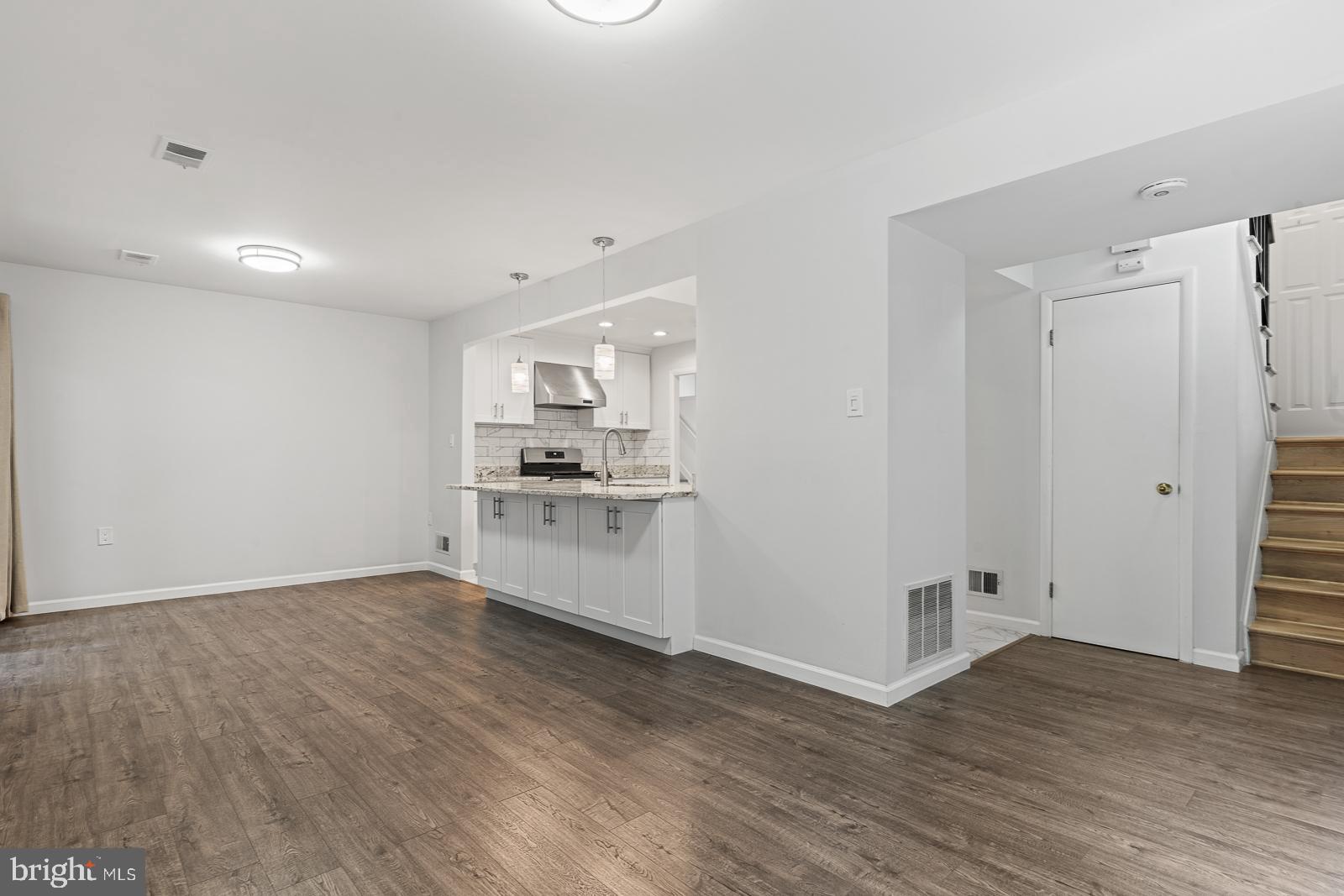 VILLAGE OF OAKLAND MILLS - Residential