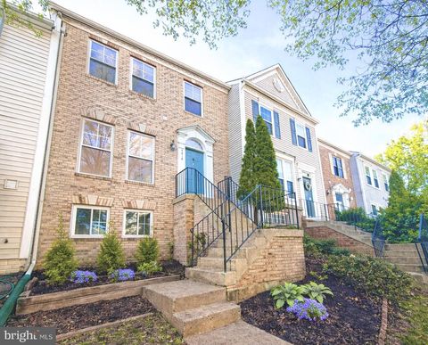 Photo of 4818 Pheasant Brook Lane, FAIRFAX, VA 22033 (MLS # VAFX2302790)