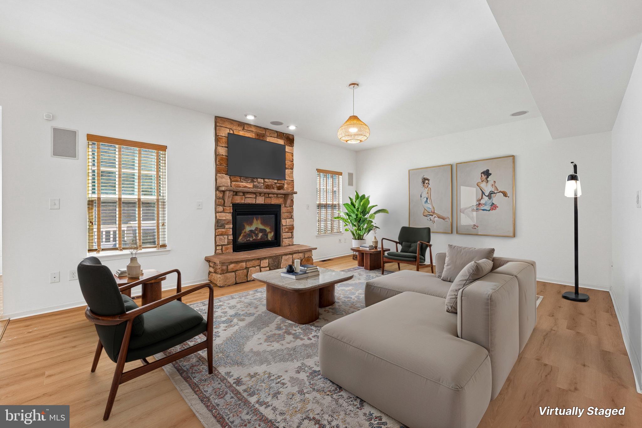 818 N AIKENS TAVERN COURT