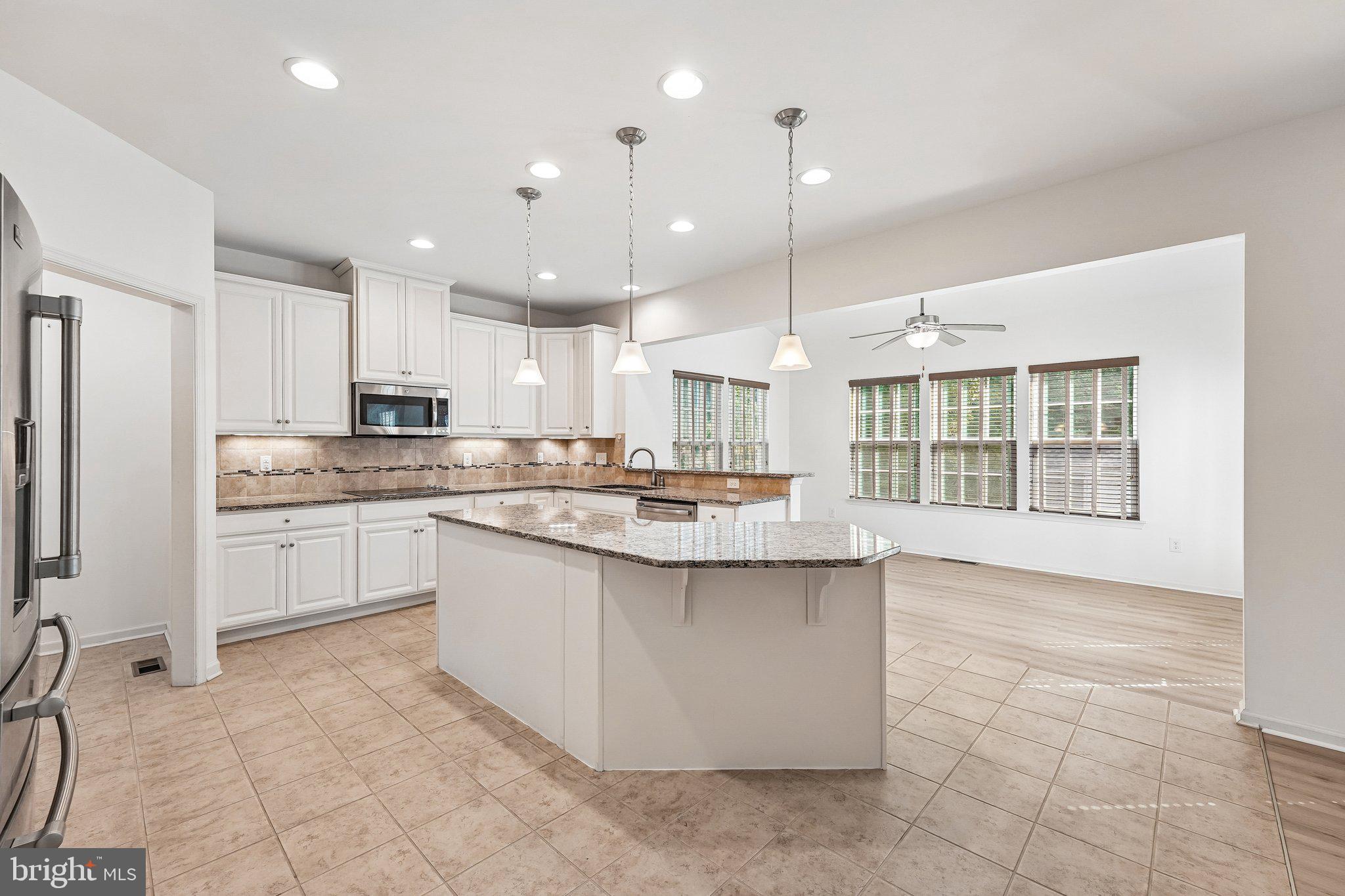 818 N AIKENS TAVERN COURT