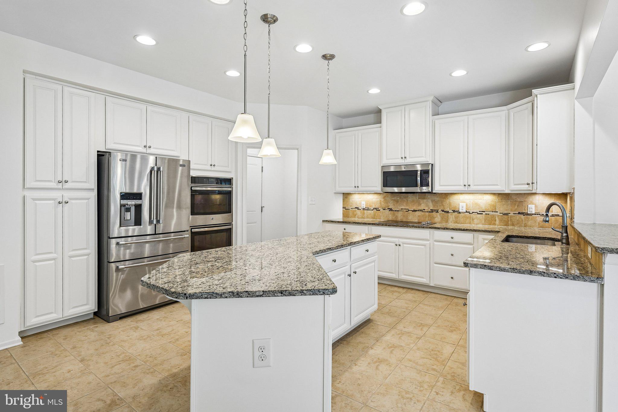 818 N AIKENS TAVERN COURT