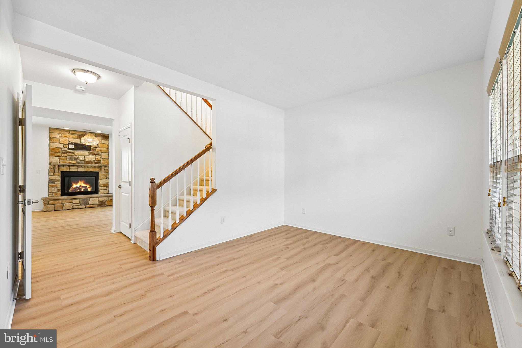 818 N AIKENS TAVERN COURT