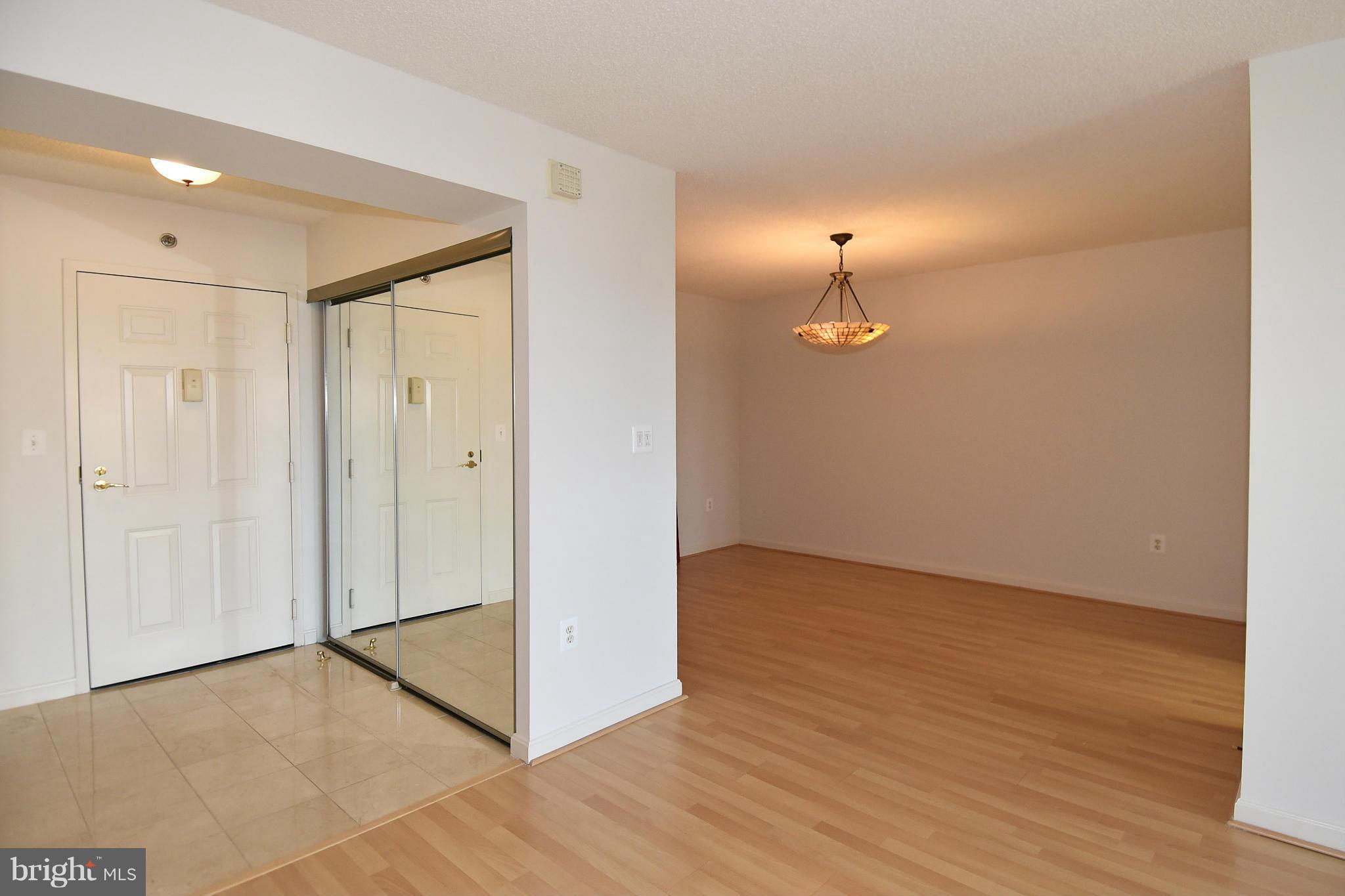 CARLYLE TOWERS - Residential