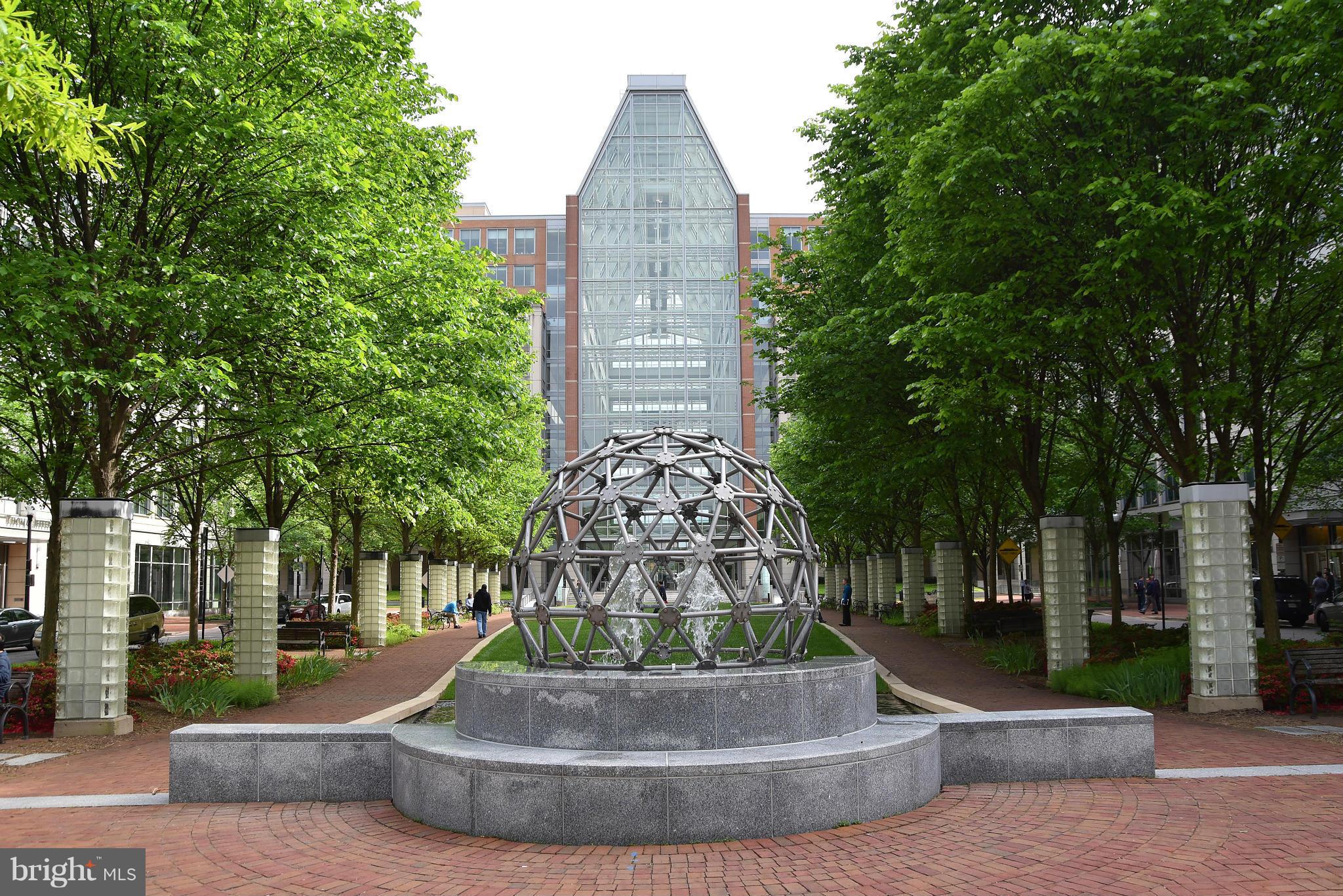 CARLYLE TOWERS - Residential