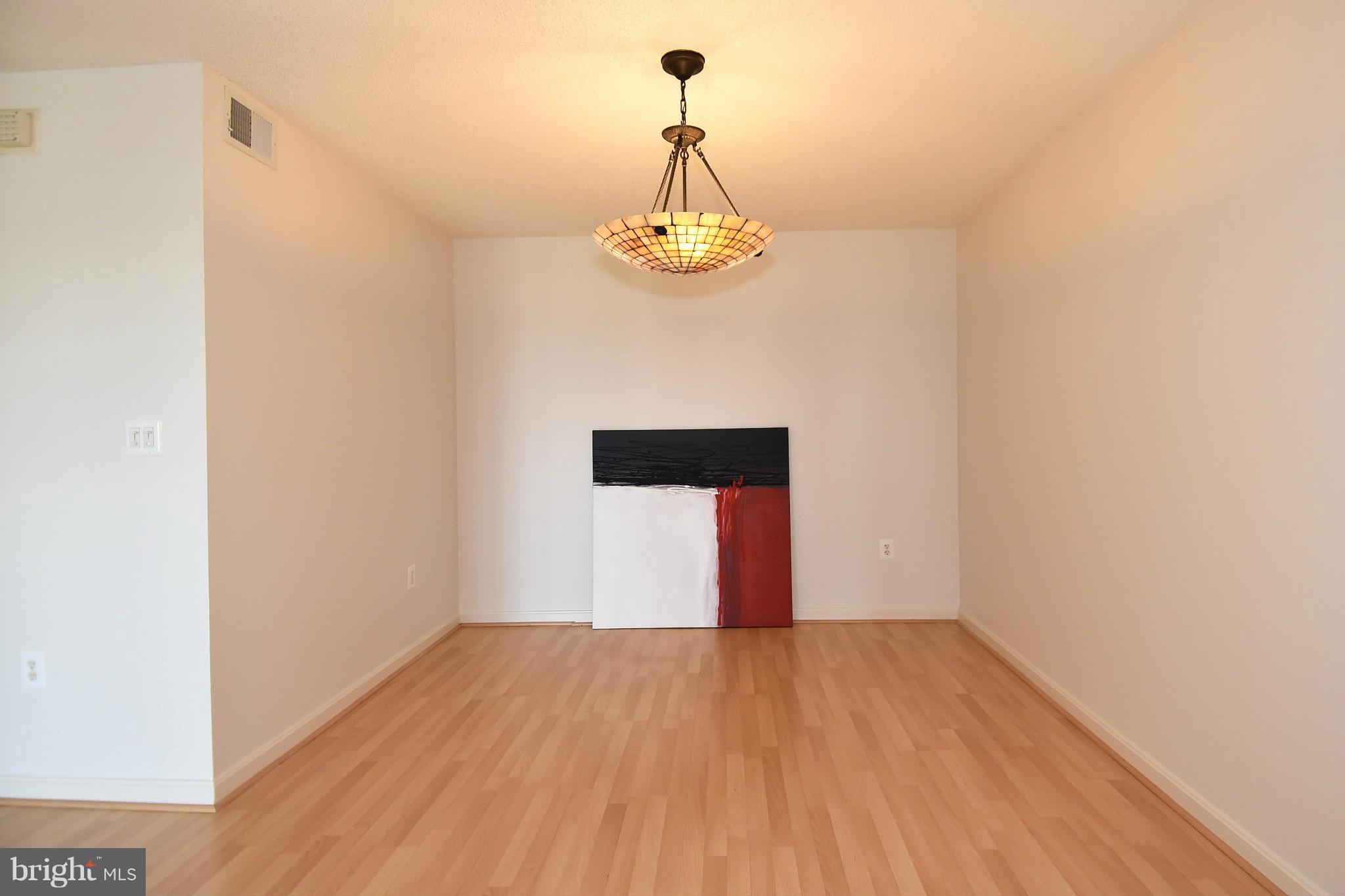 CARLYLE TOWERS - Residential