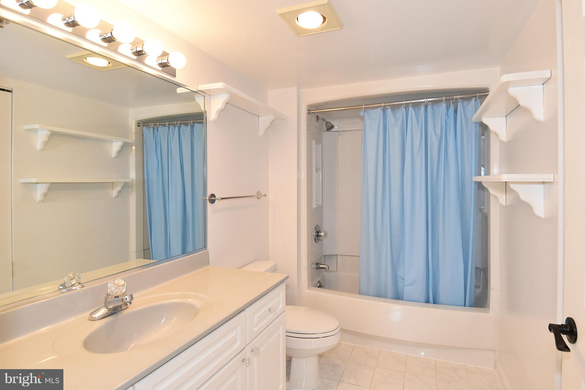 CARLYLE TOWERS - Residential