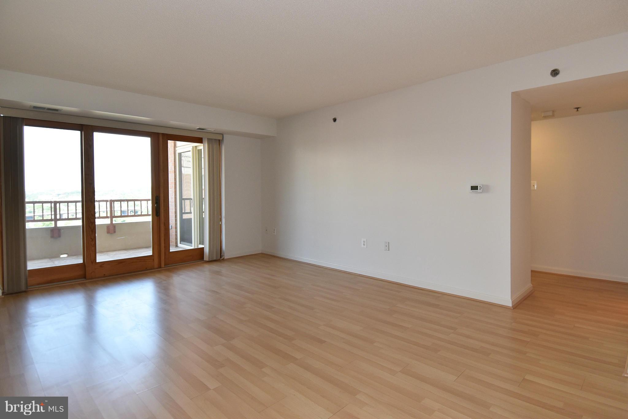 CARLYLE TOWERS - Residential