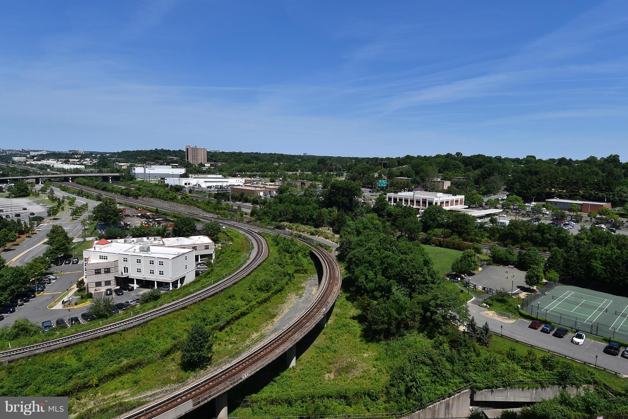 CARLYLE TOWERS - Residential