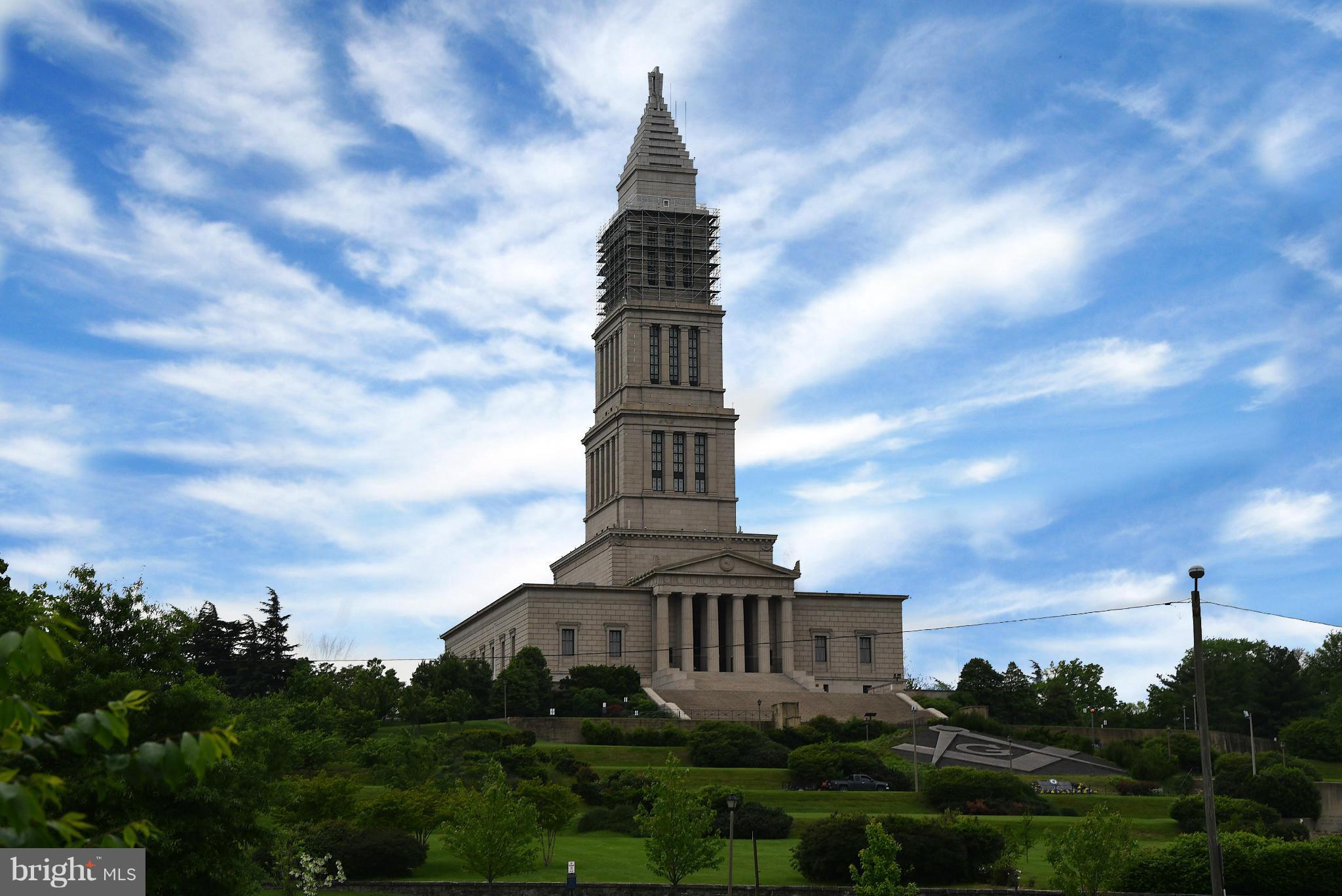 CARLYLE TOWERS - Residential