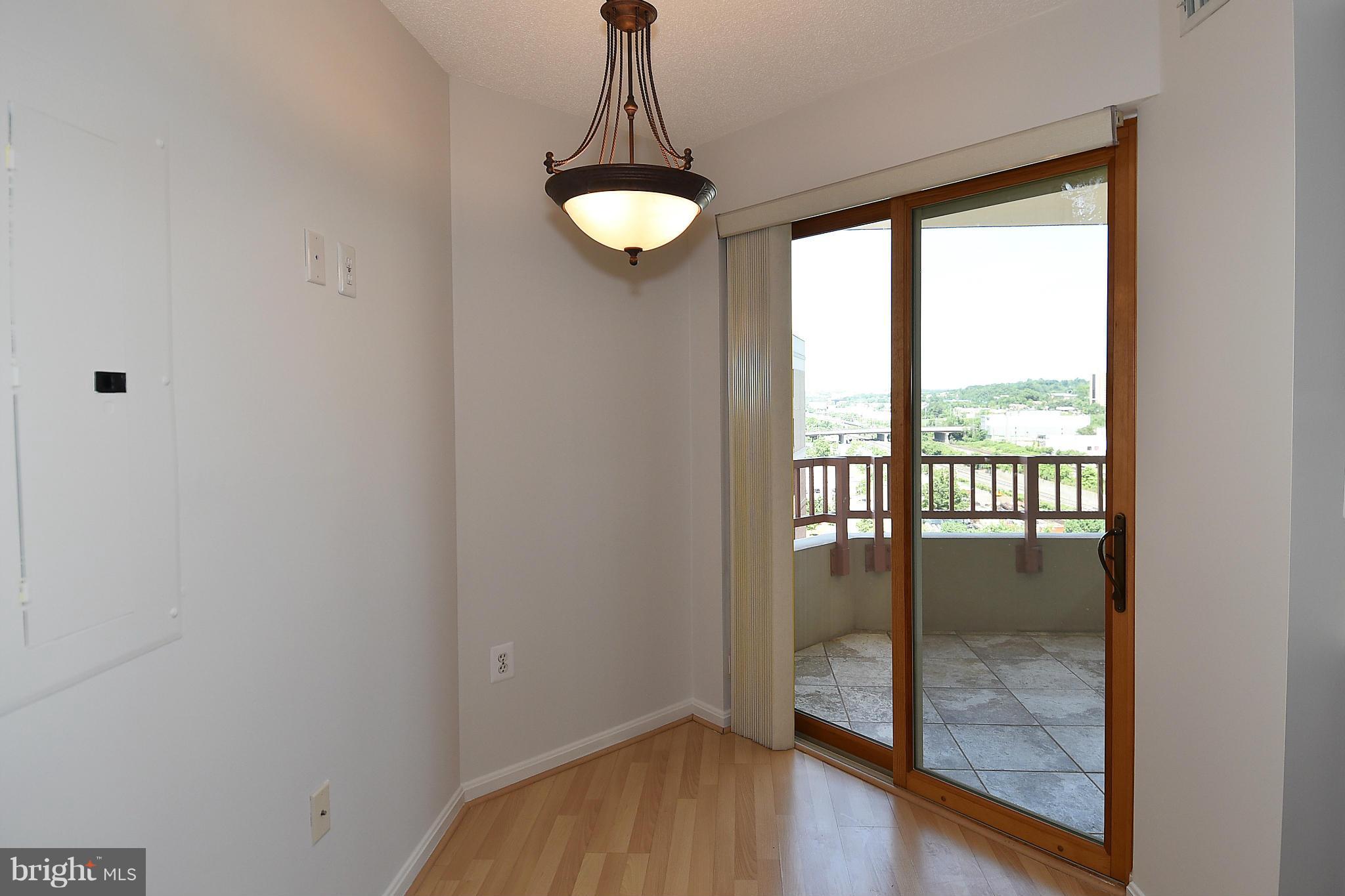 CARLYLE TOWERS - Residential