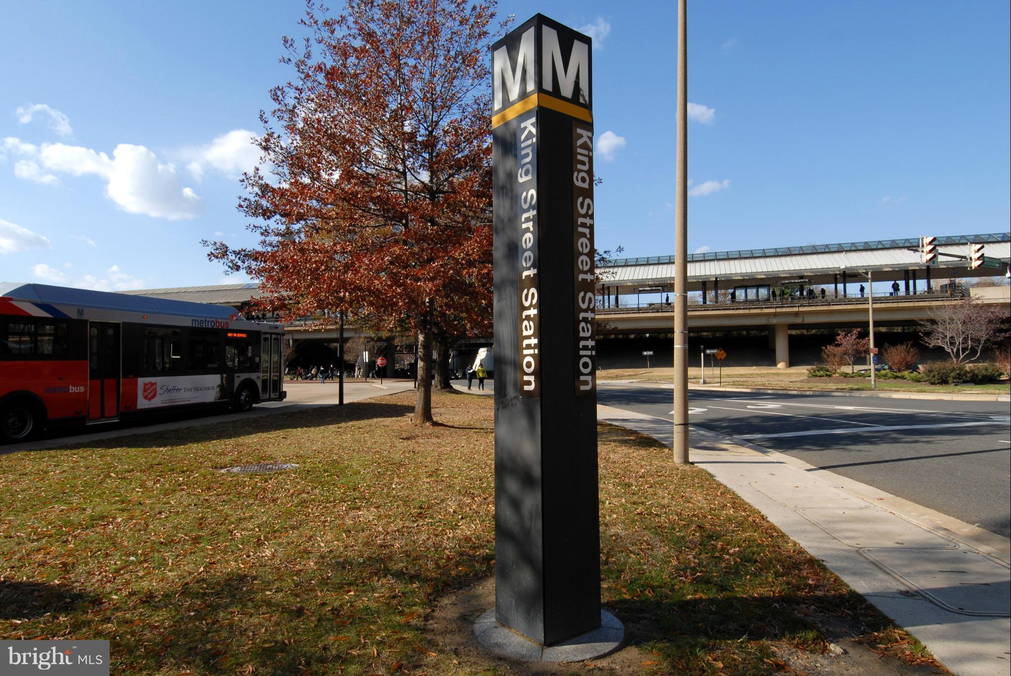 CARLYLE TOWERS - Residential