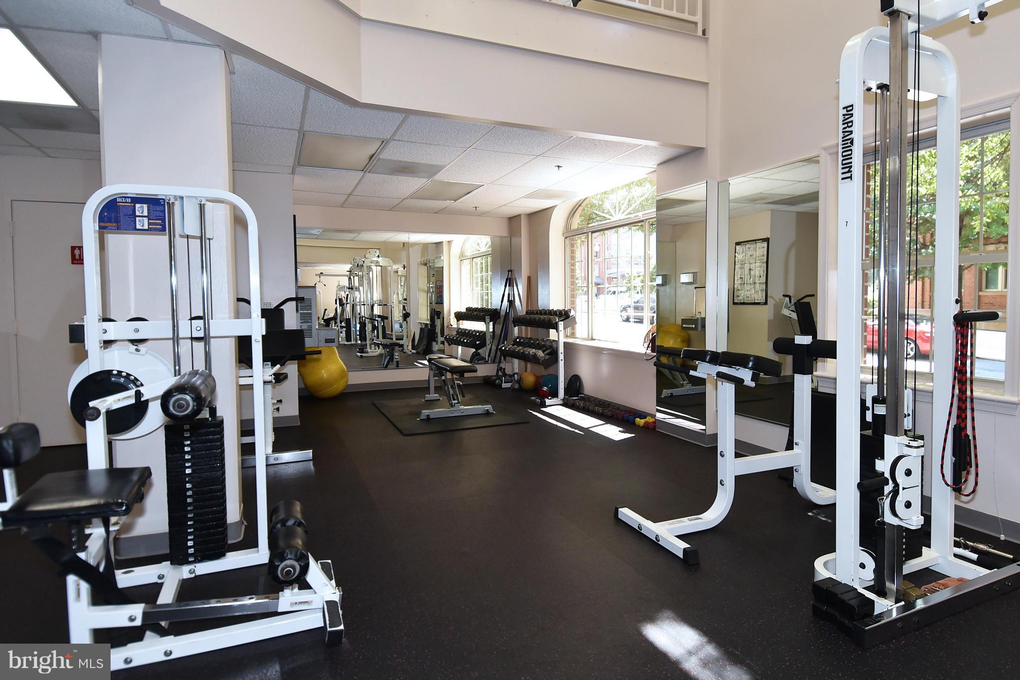 CARLYLE TOWERS - Residential