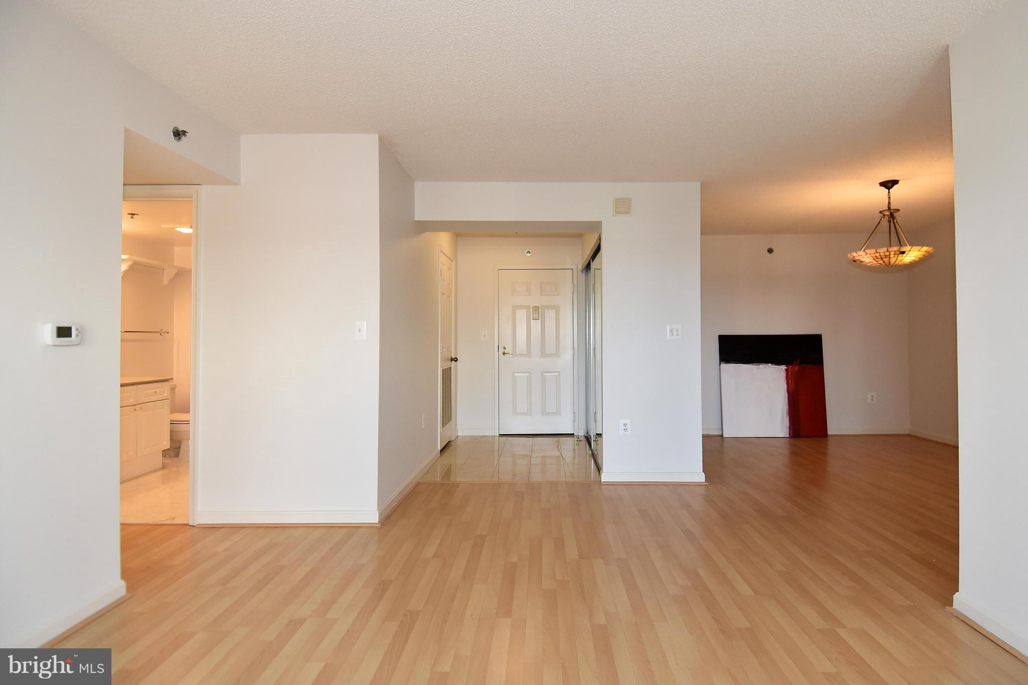 CARLYLE TOWERS - Residential