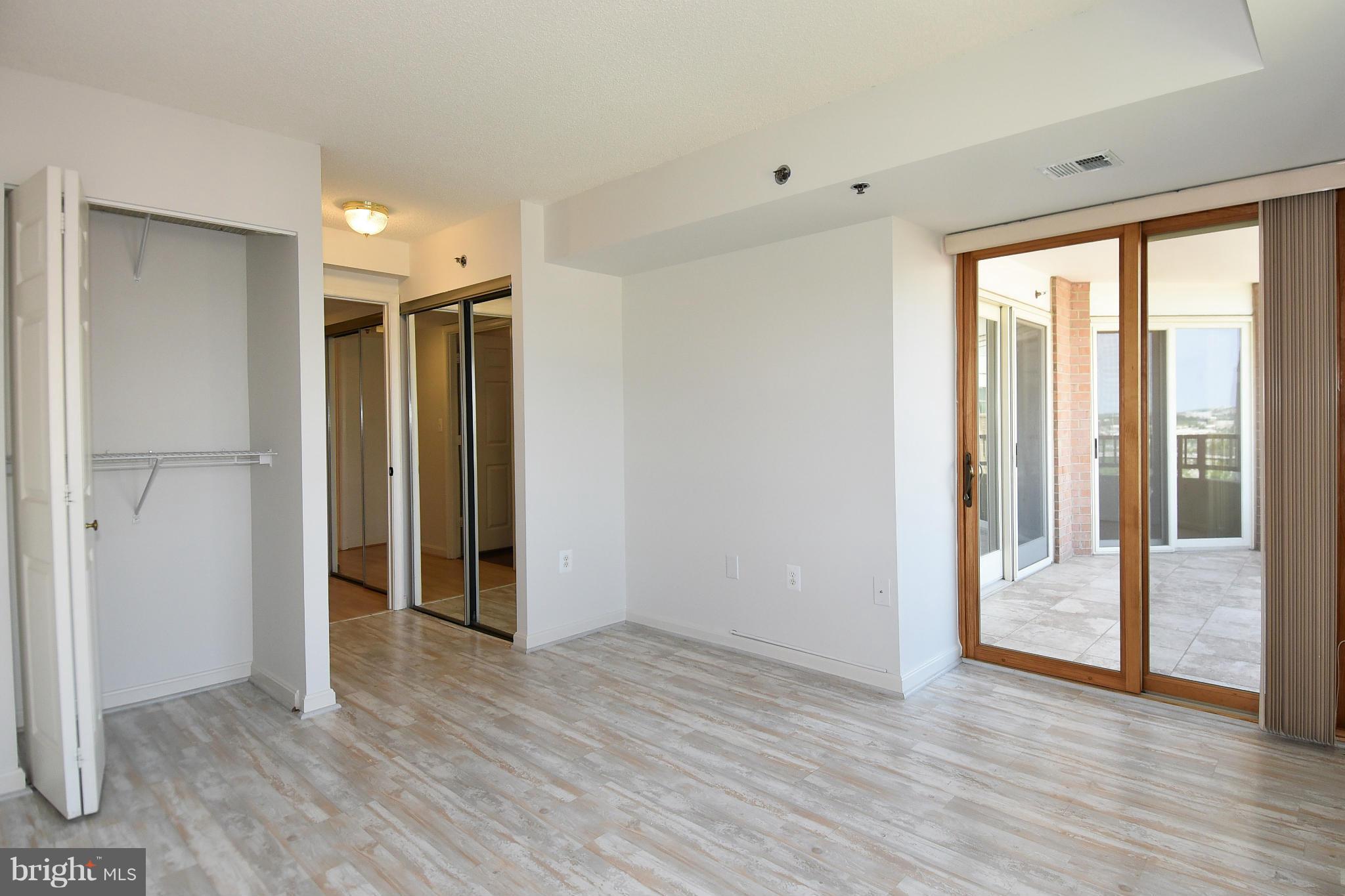 CARLYLE TOWERS - Residential