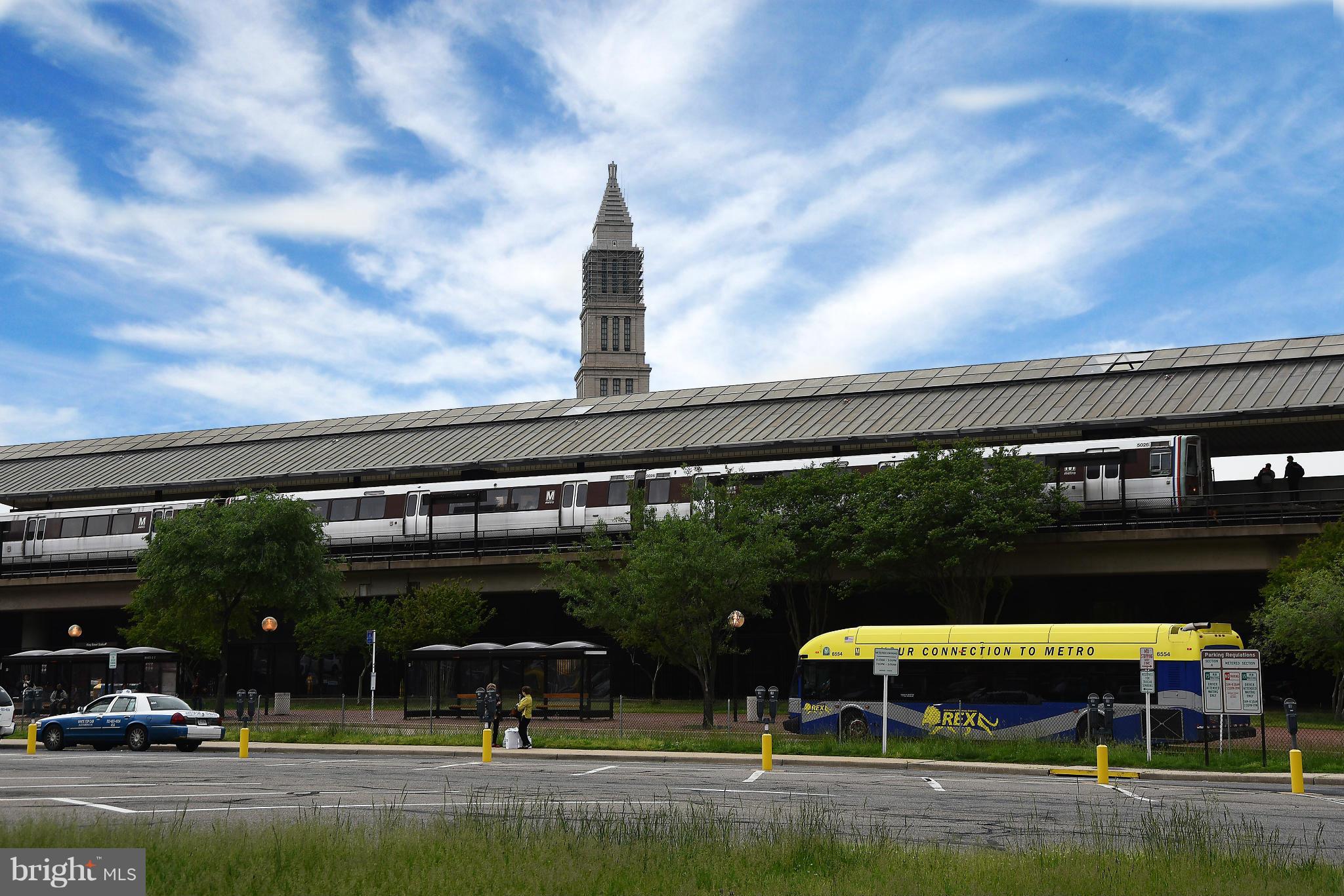 CARLYLE TOWERS - Residential