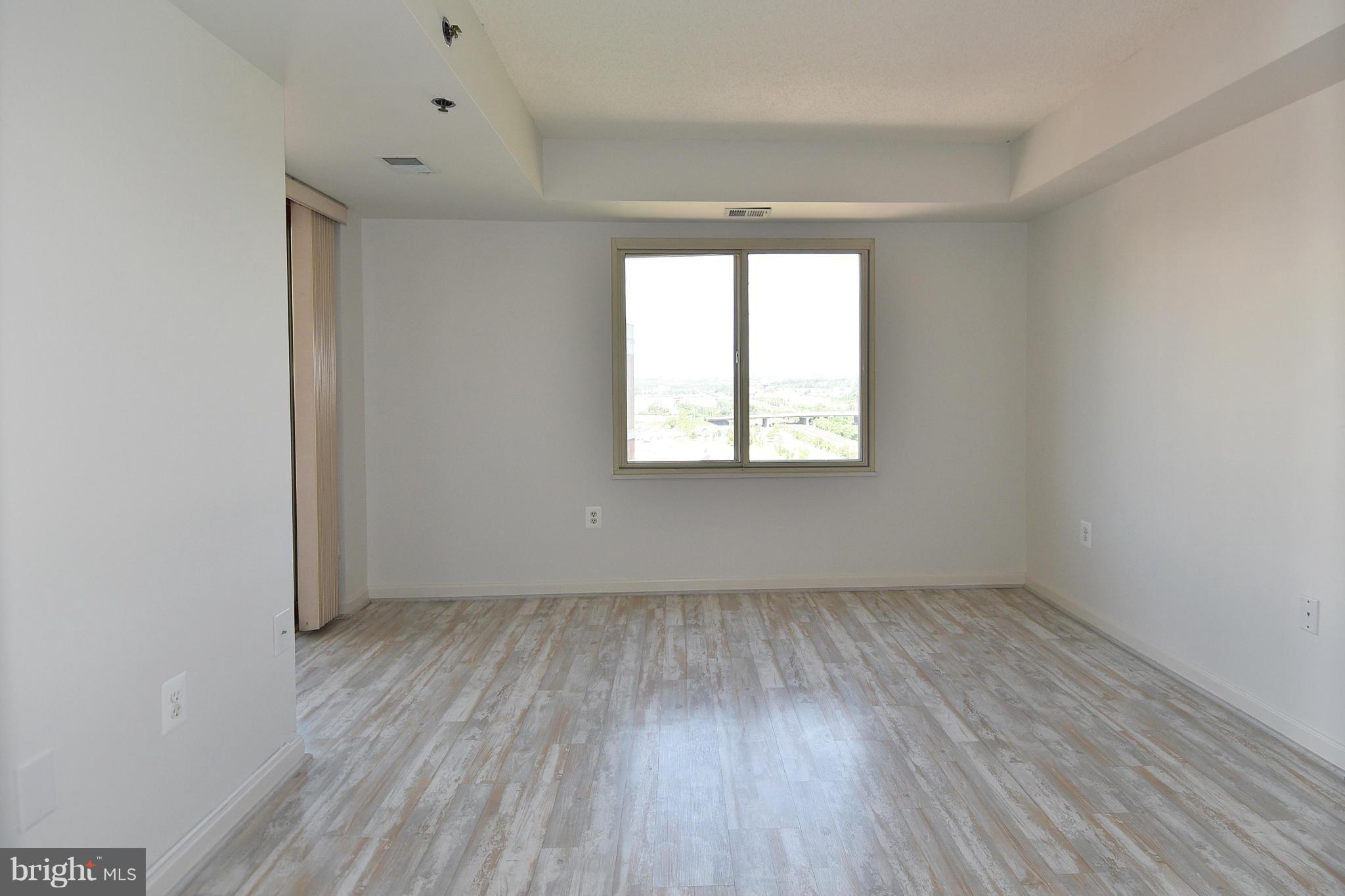 CARLYLE TOWERS - Residential