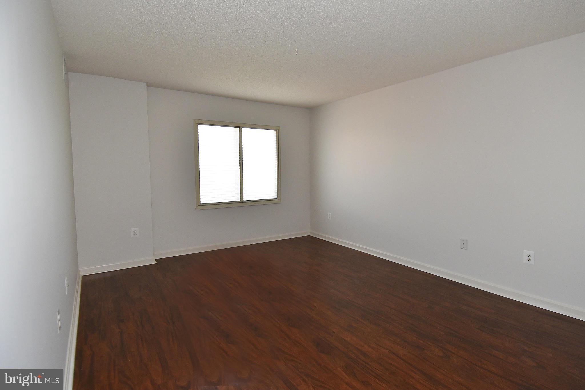 CARLYLE TOWERS - Residential