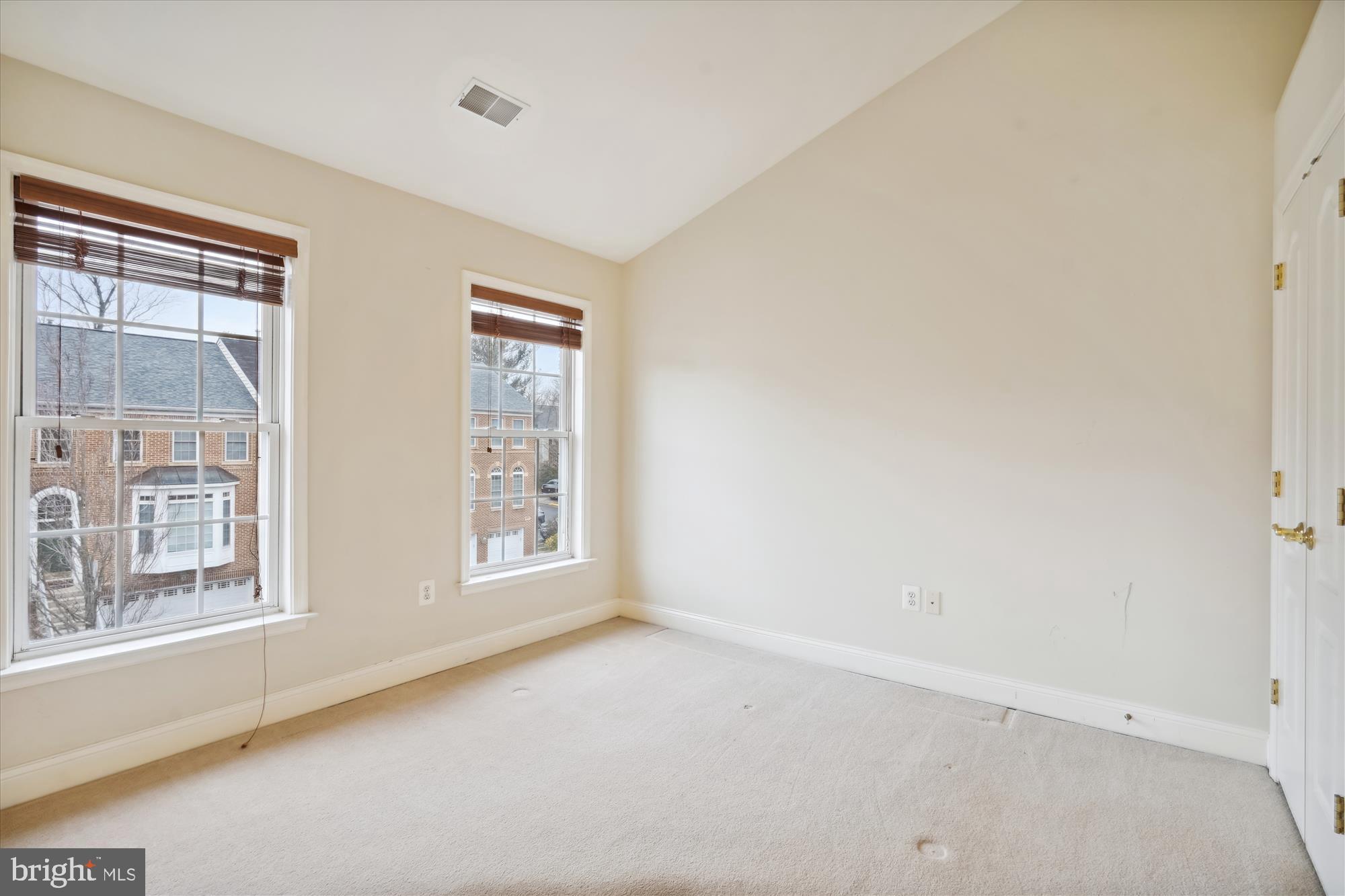 CYRANDALL VALLEY - Residential Lease