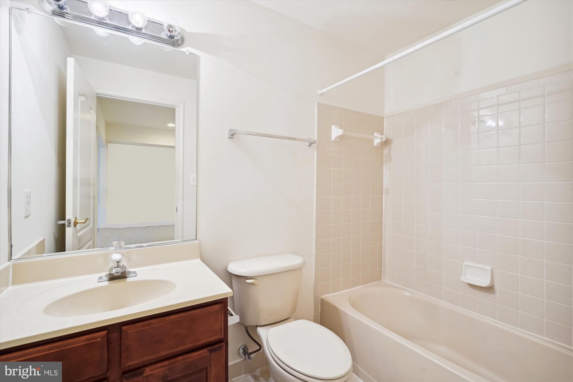 CYRANDALL VALLEY - Residential Lease