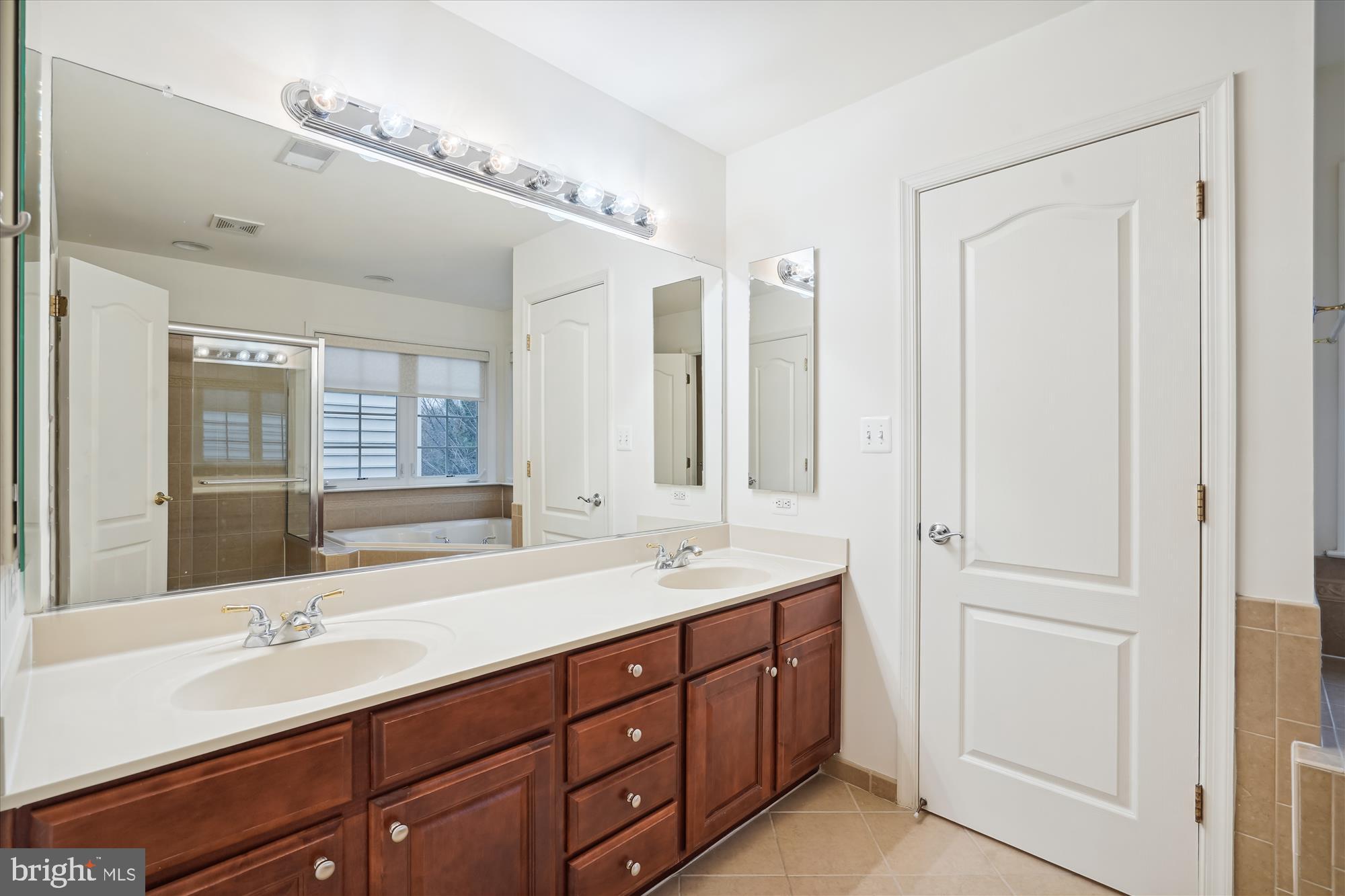 CYRANDALL VALLEY - Residential Lease